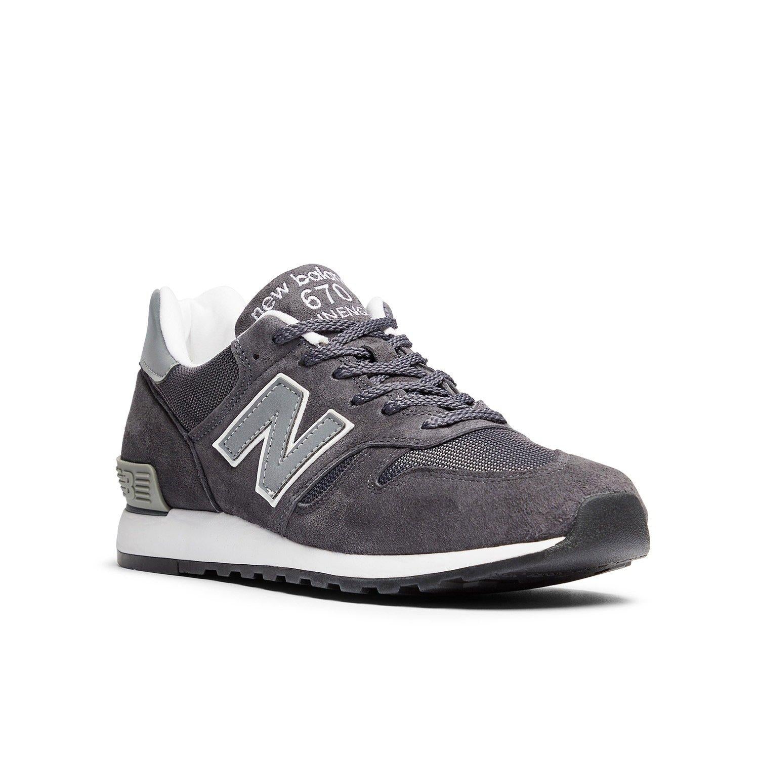 S122 M670 Trainers
