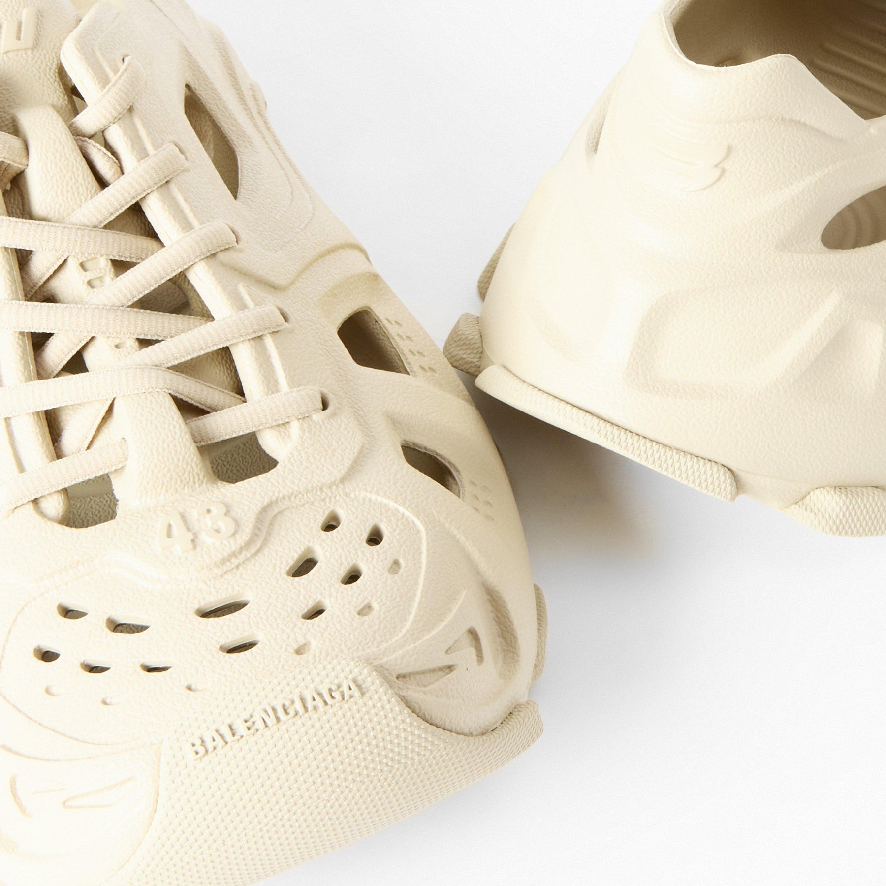 HD Rubber Low Top Sneakers