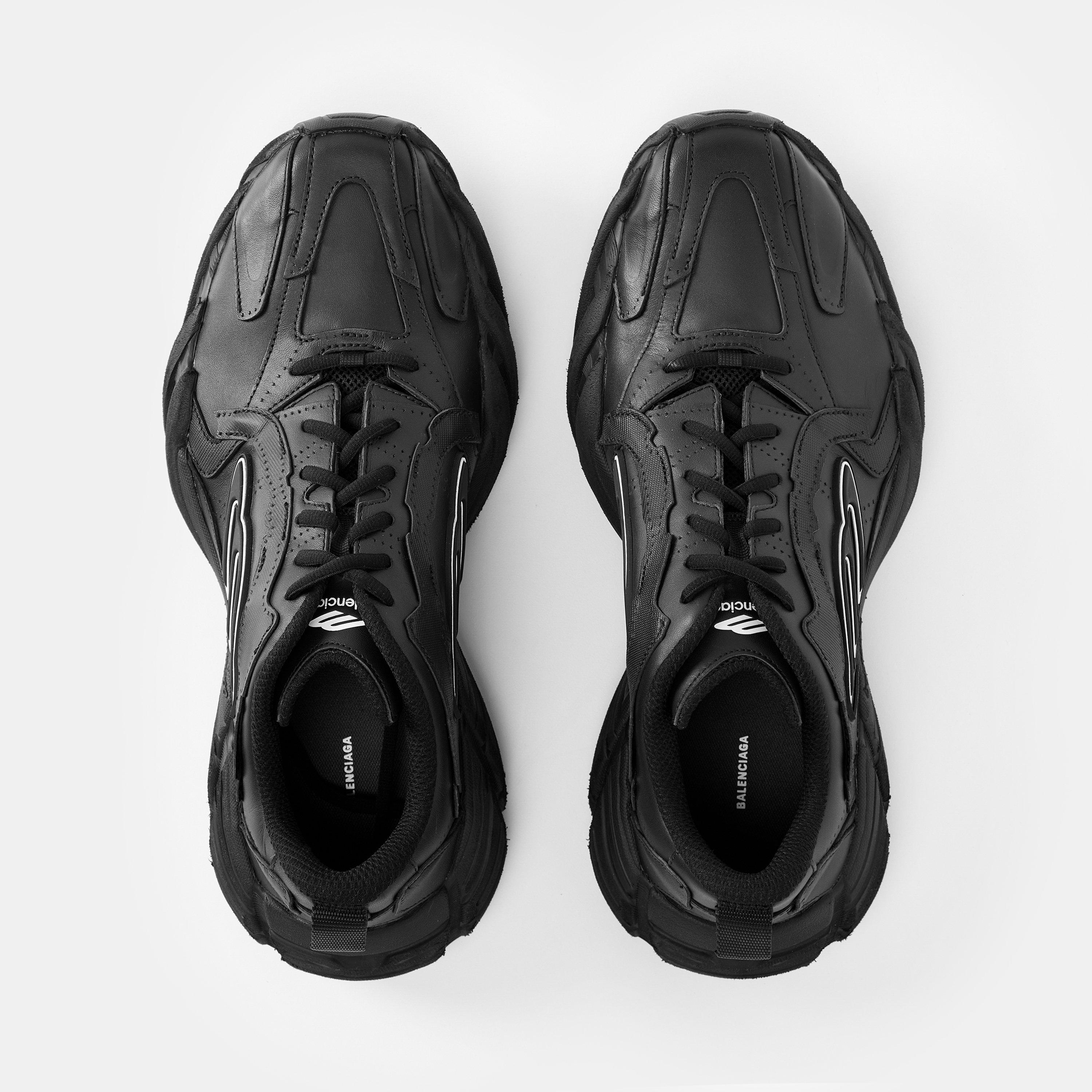Monday Trainers
