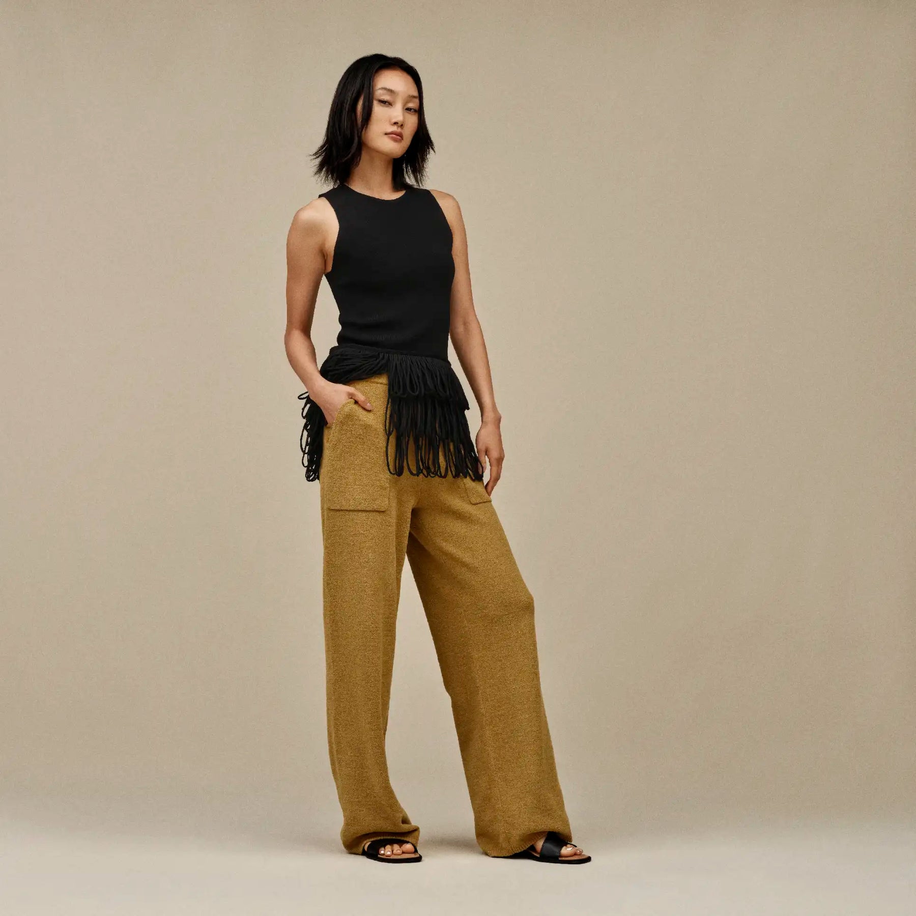 UGG® Delray Leather Sandal – Where Elegance Meets Effortless Ease