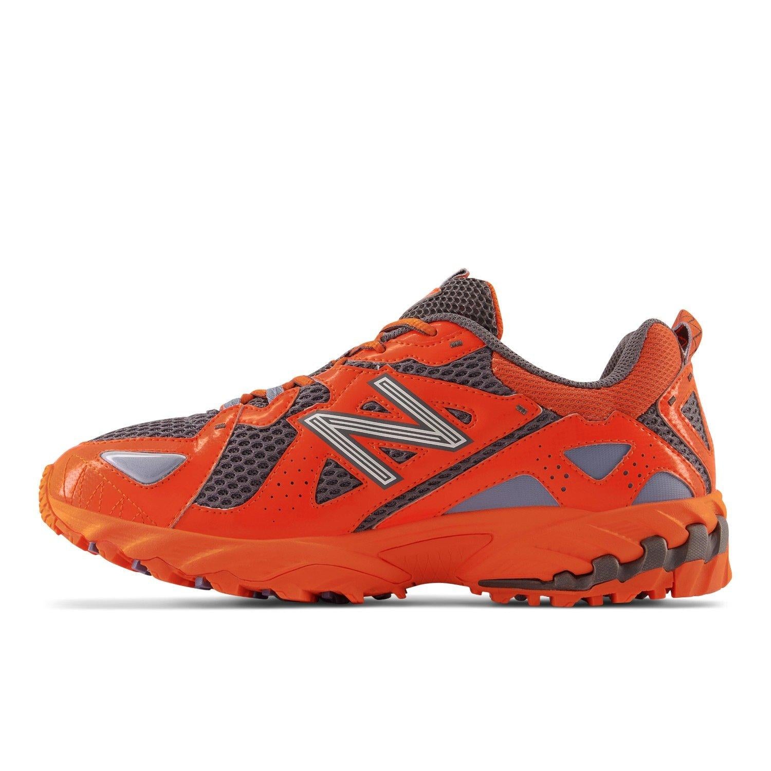 610t Sneakers
