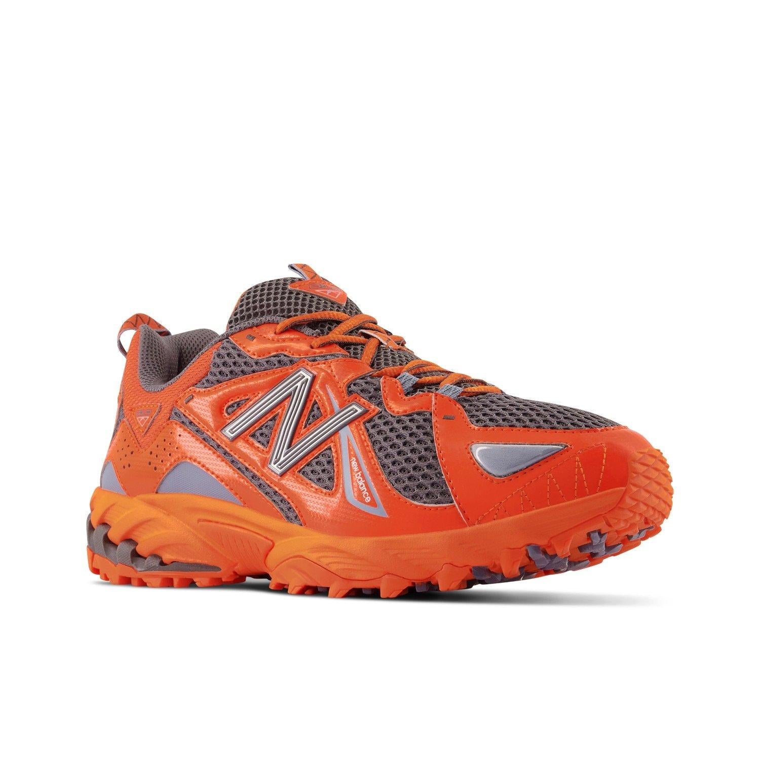 610t Sneakers