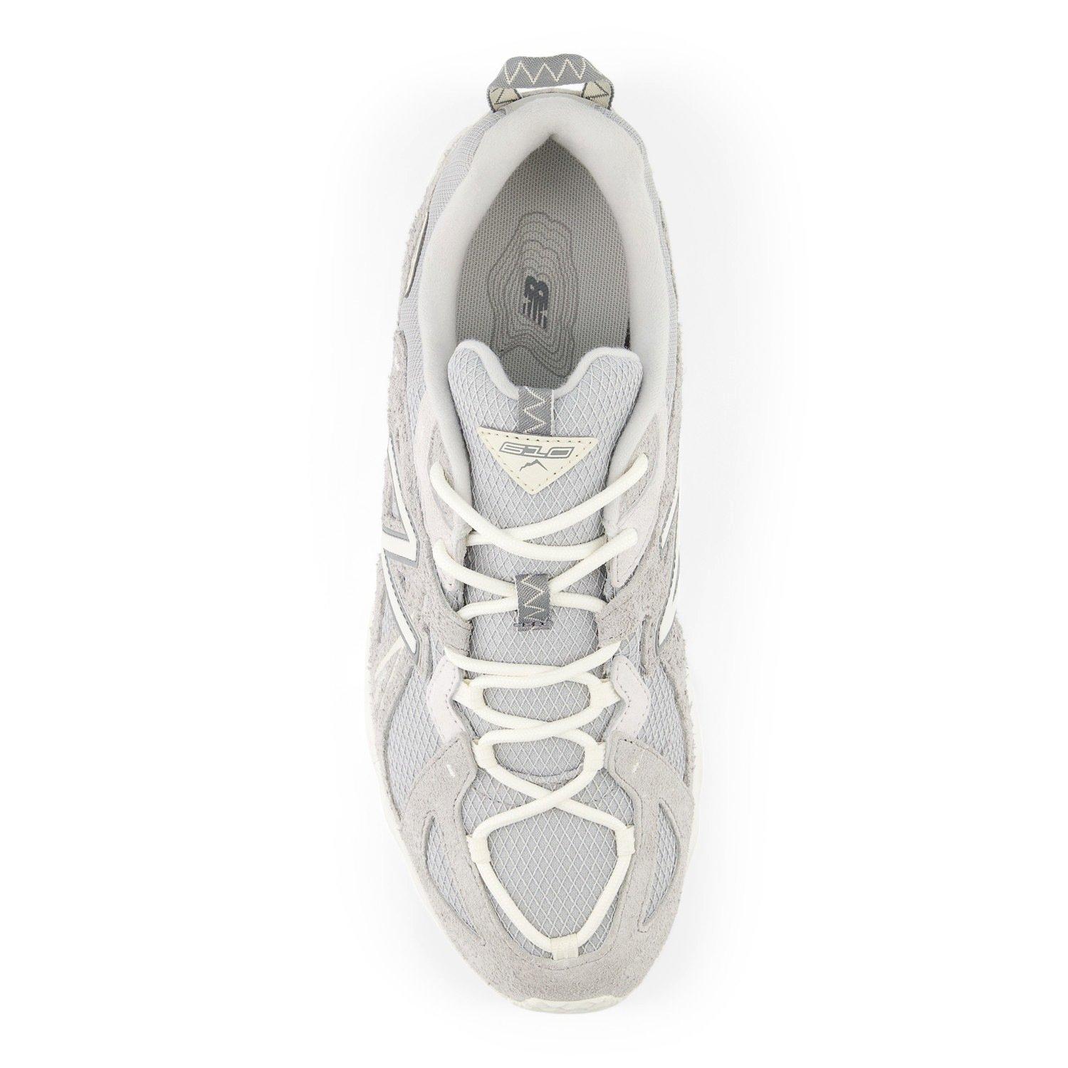 610t Sneakers