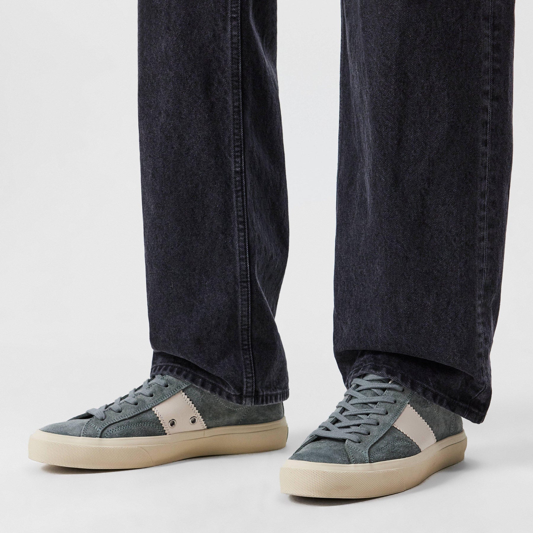 Cambridge Low Trainers