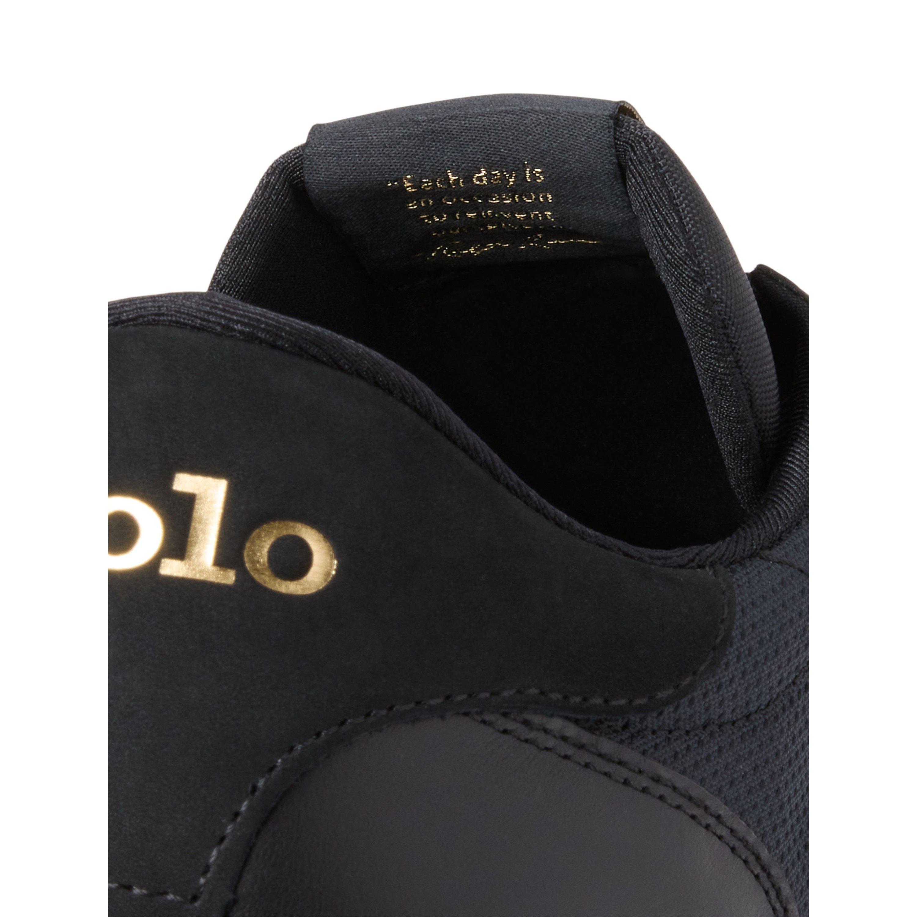Train 89 Low-Top Trainers
