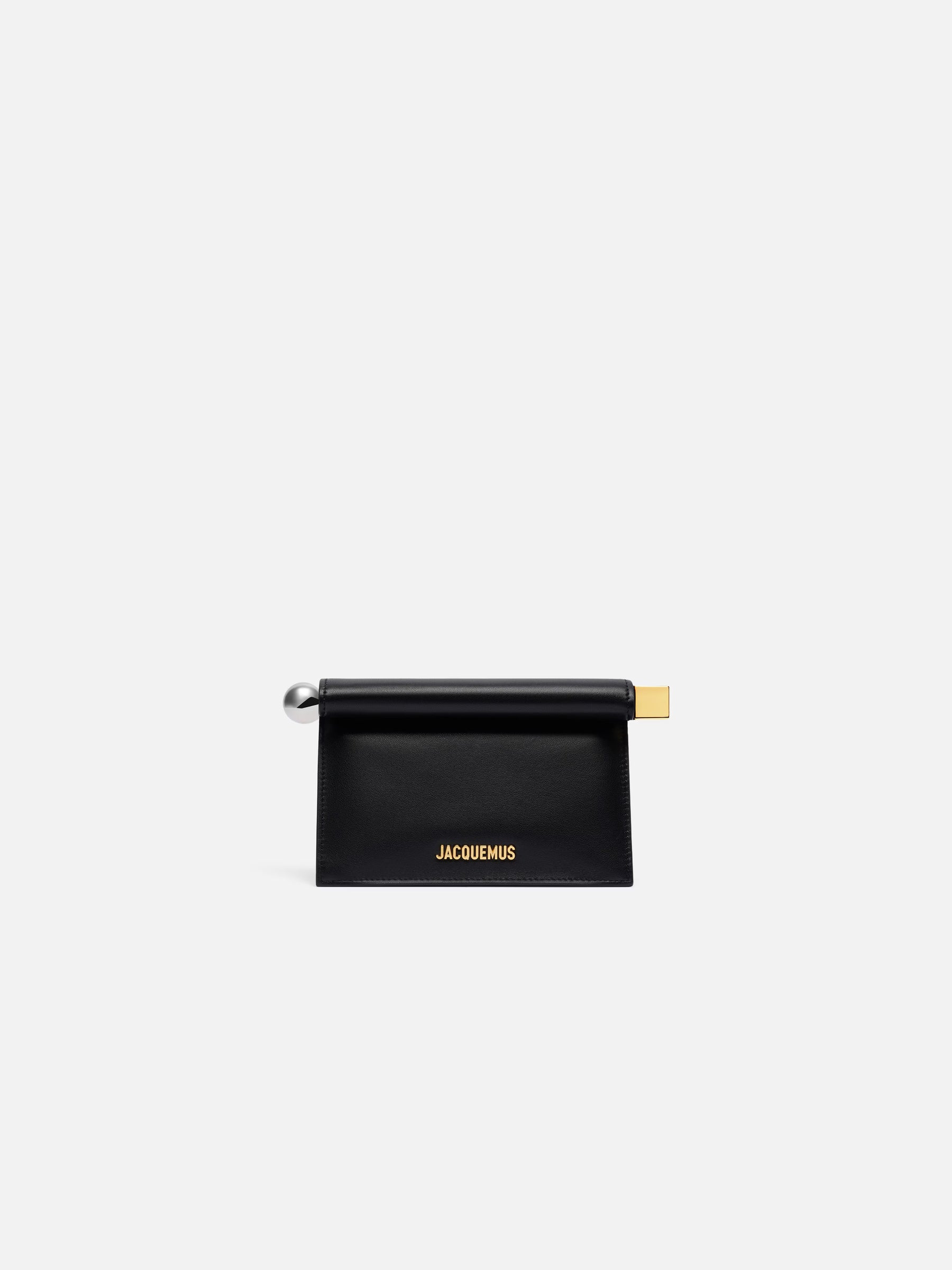 The small Rond Carré clutch Mini take-out clutch.