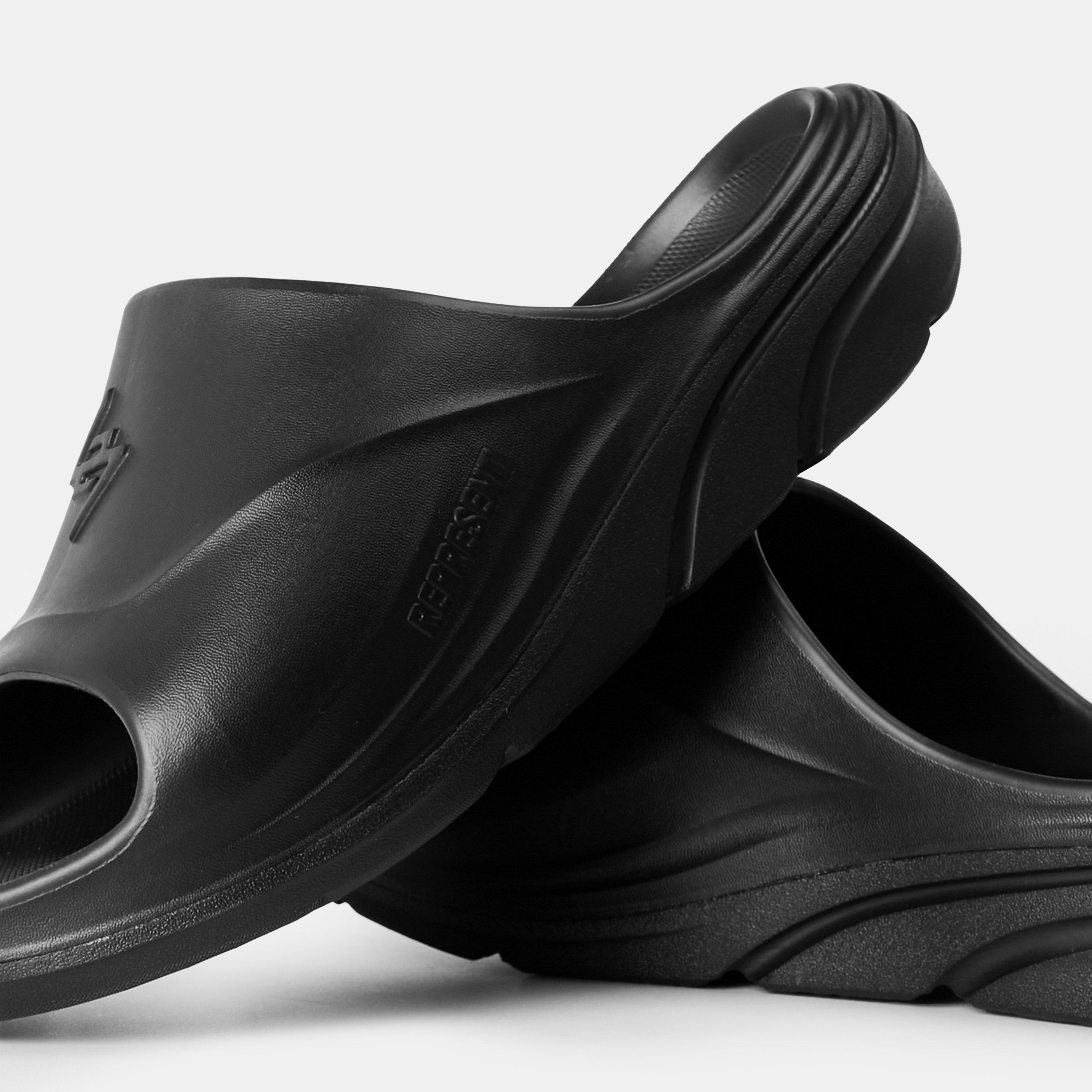 Men's Pool Shoes