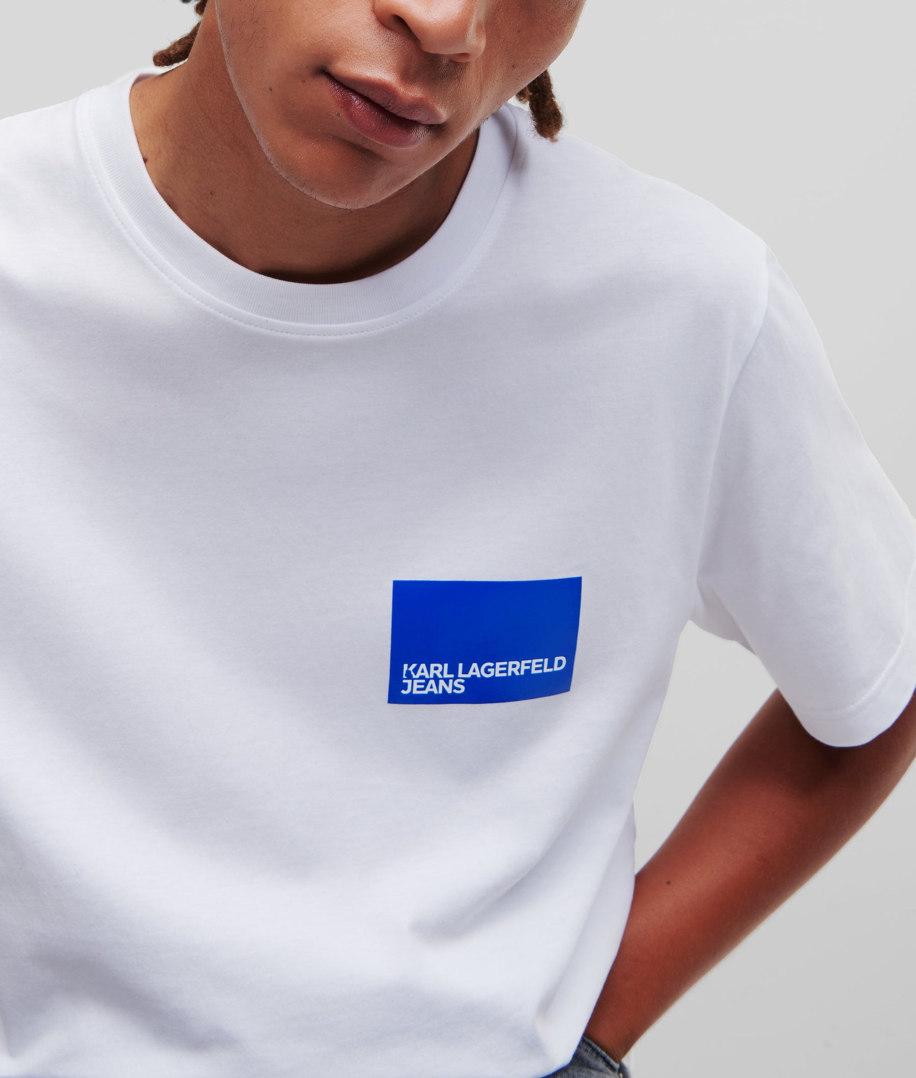 SHORT-SLEEVED T-SHIRT