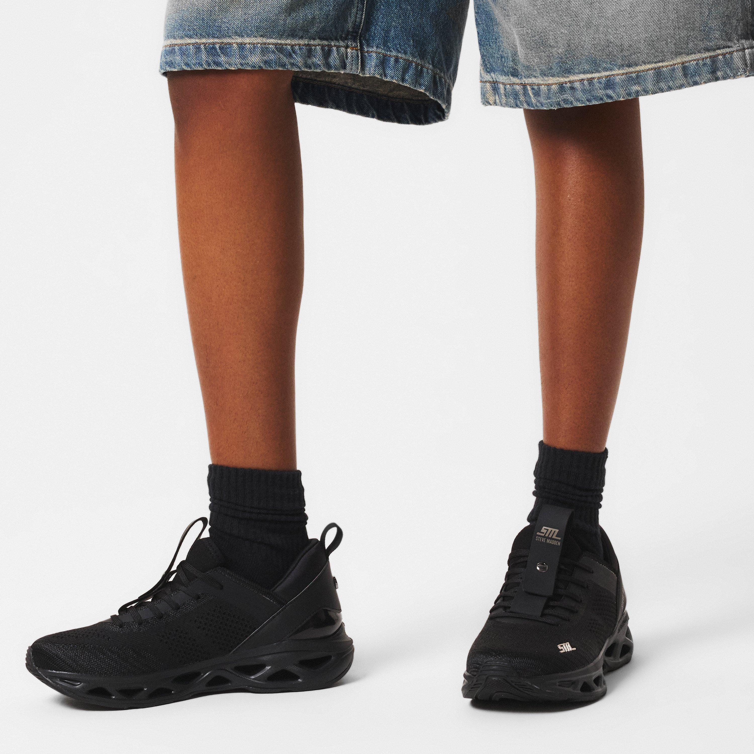 Surge Low-Top Trainers