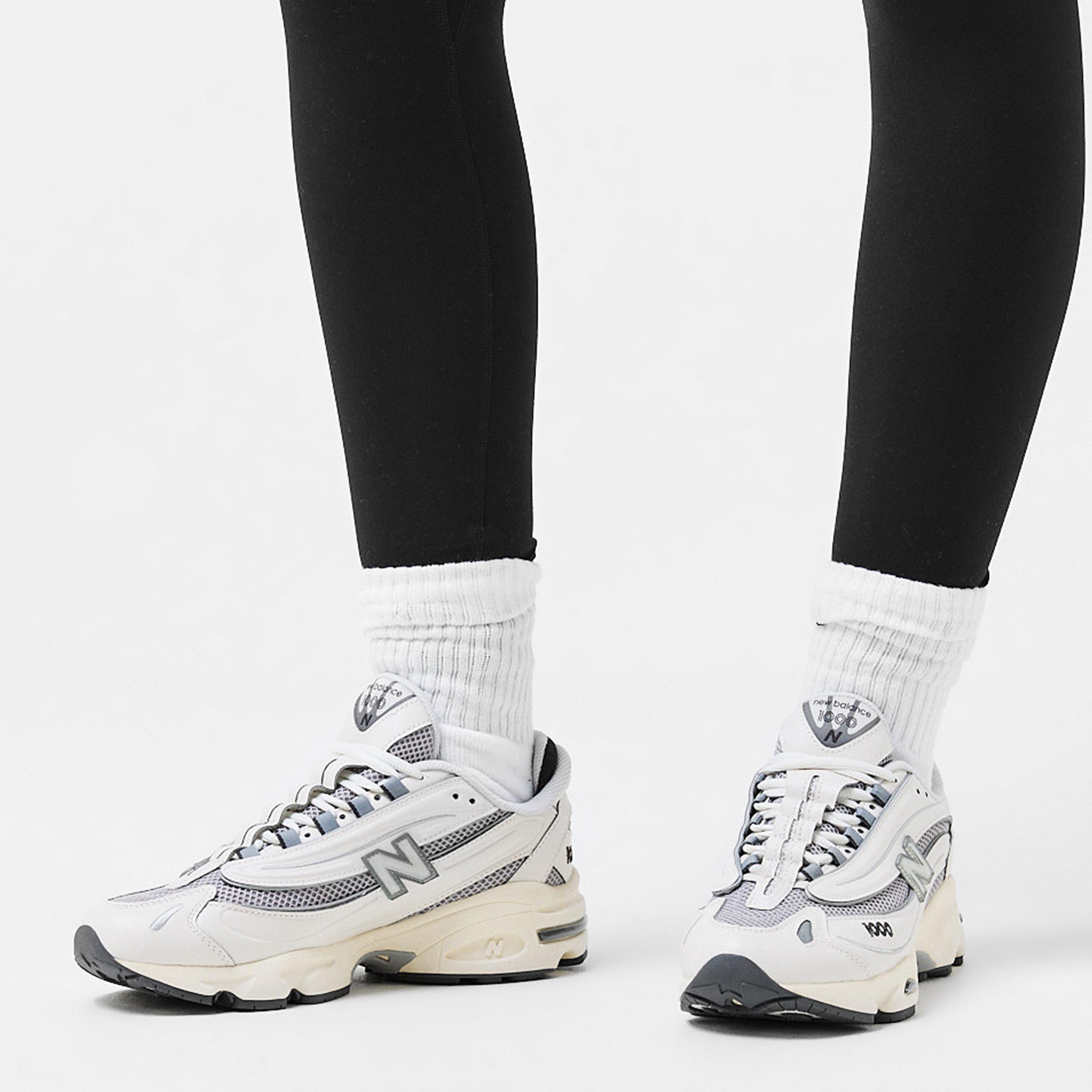 1000 Sneakers