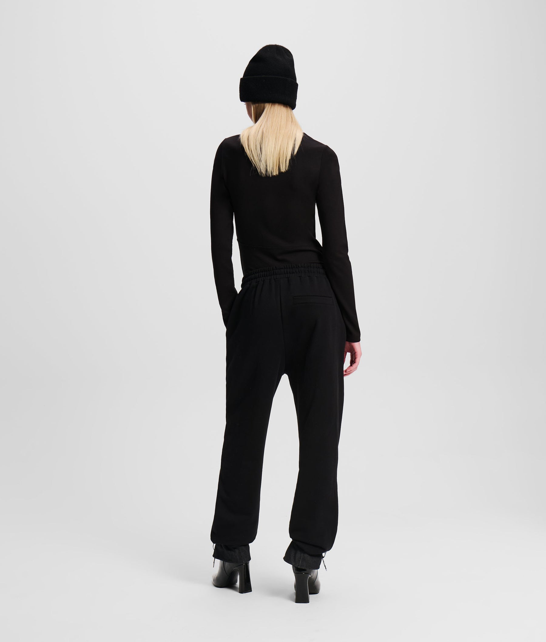 RELAXED SWEATPANTS