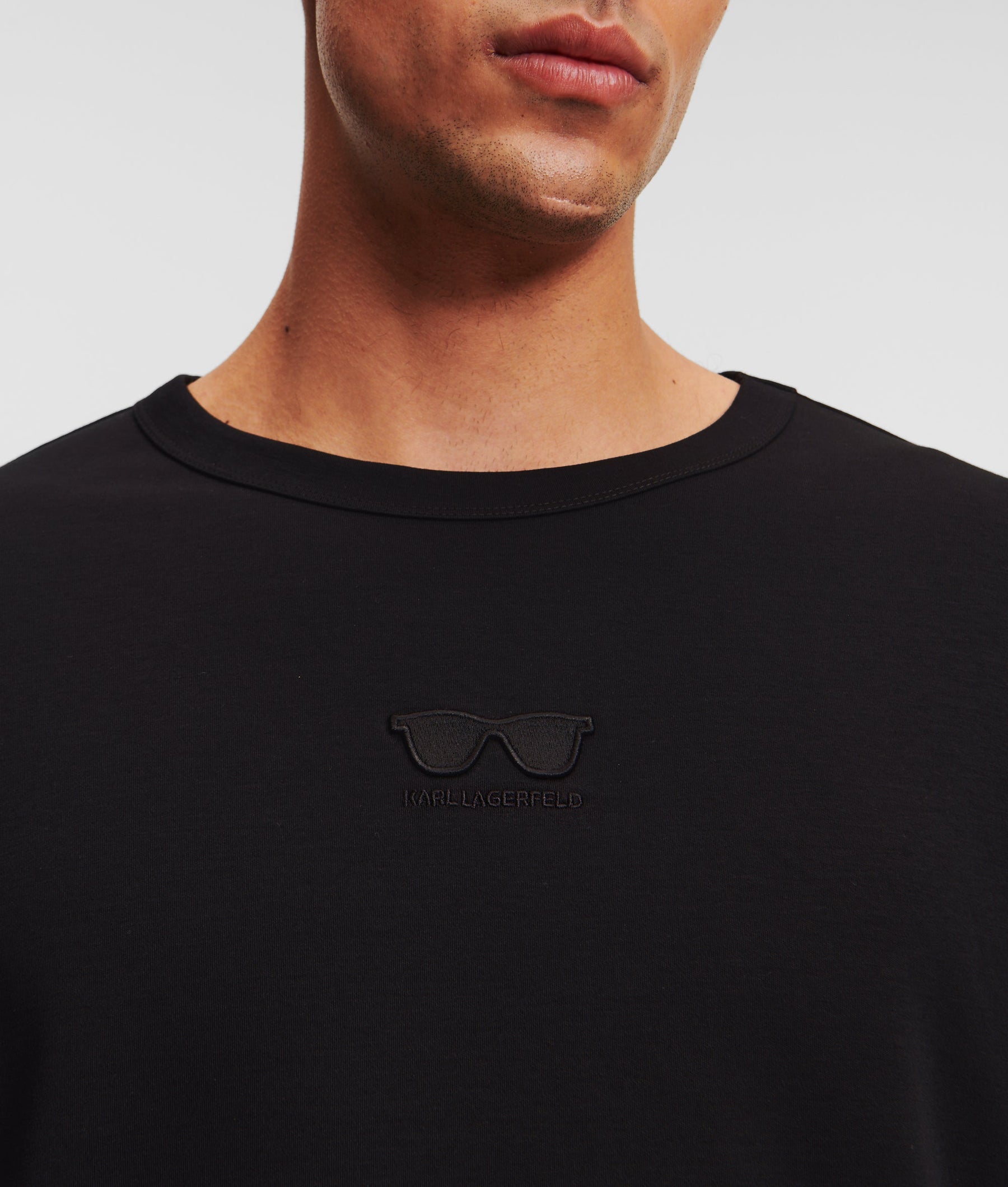 OVERSIZED SUNGLASSES T-SHIRT