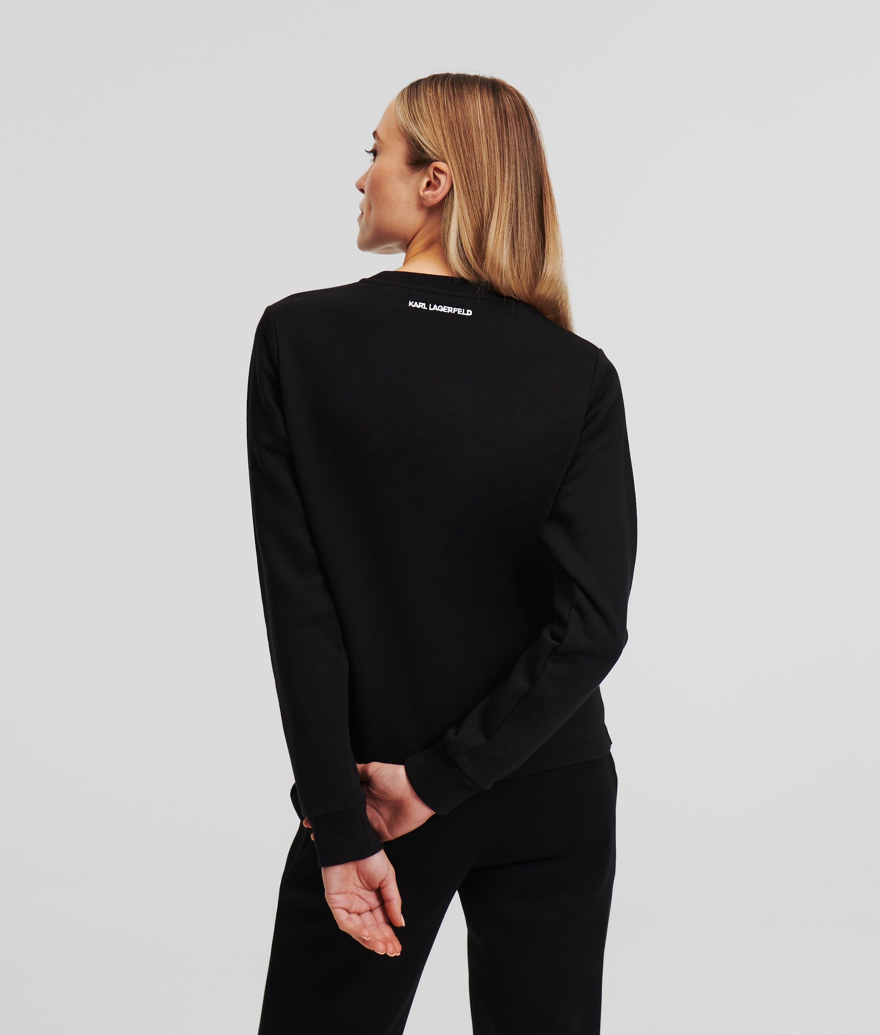 SIGNATURE HEM SWEATSHIRT