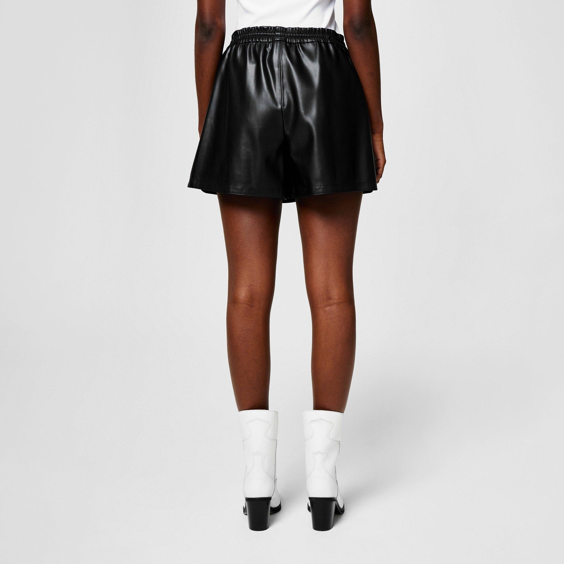 Hesear Shorts