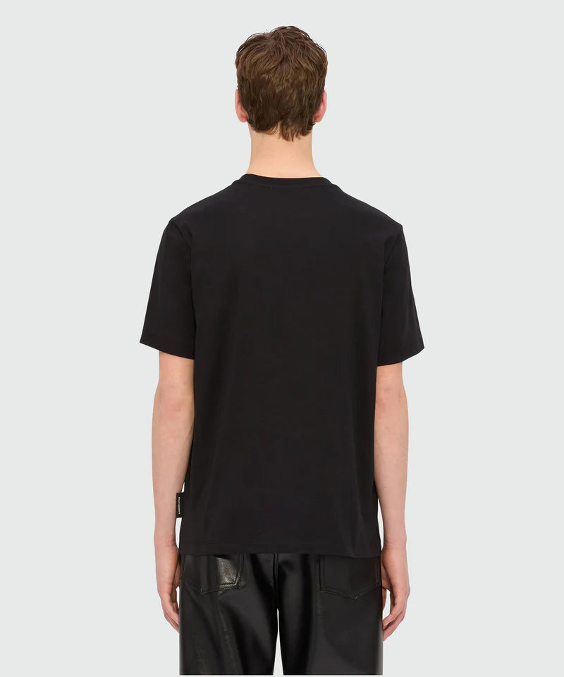 Back view of black jersey T-shirt with 3D Follow the Rabbit embroidery, regular fit, model wearing size M/48.