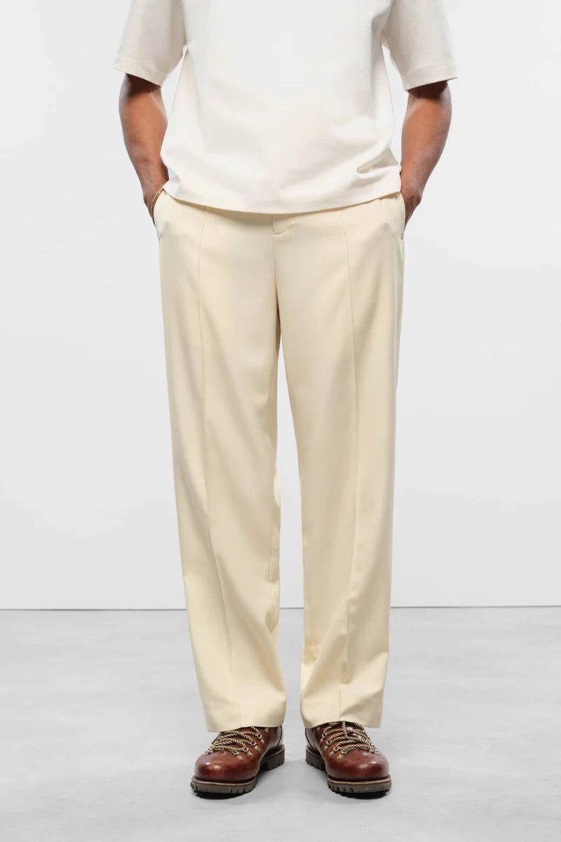 Everyday pleated trouser