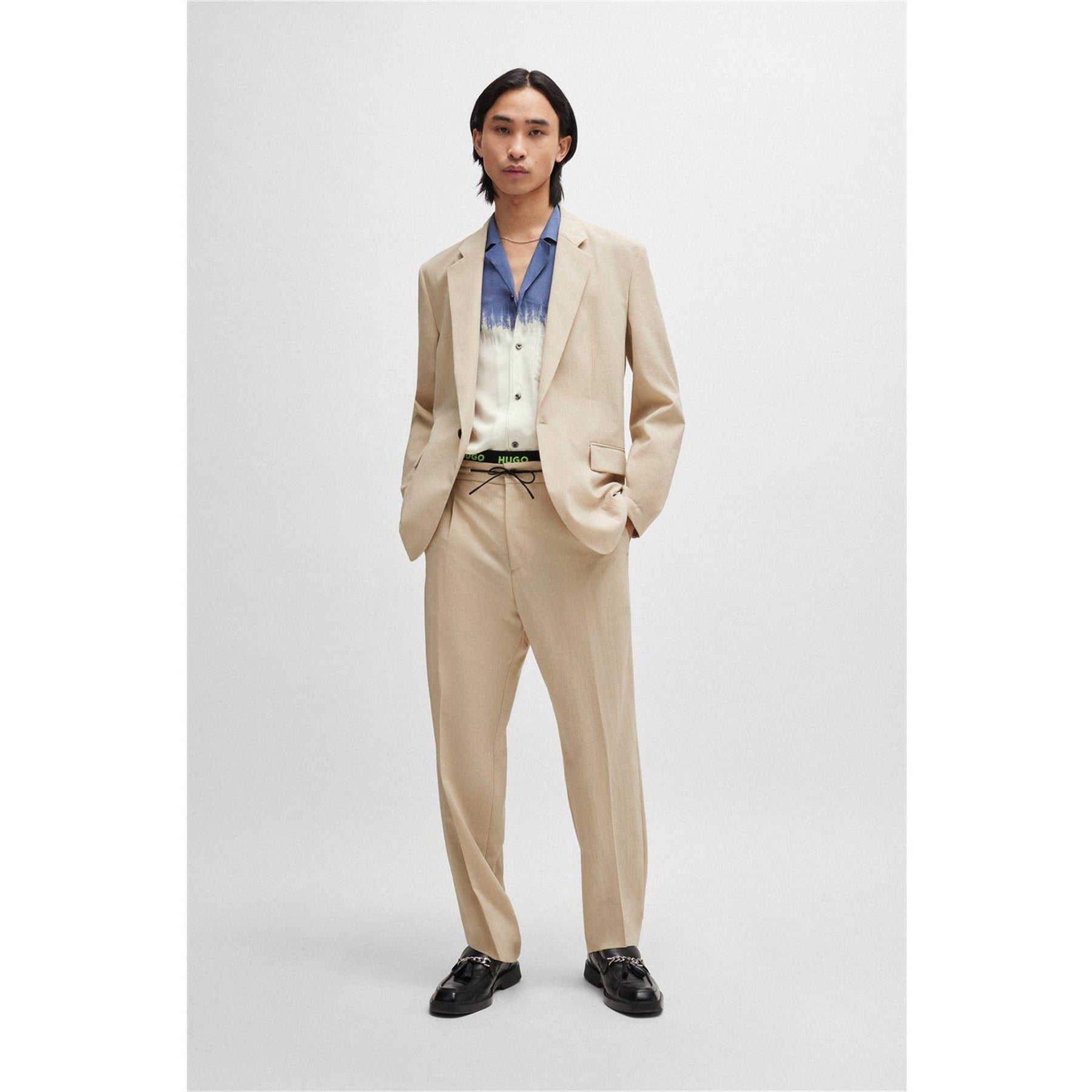 Hugo Teagan242x Wg 10259065 01
