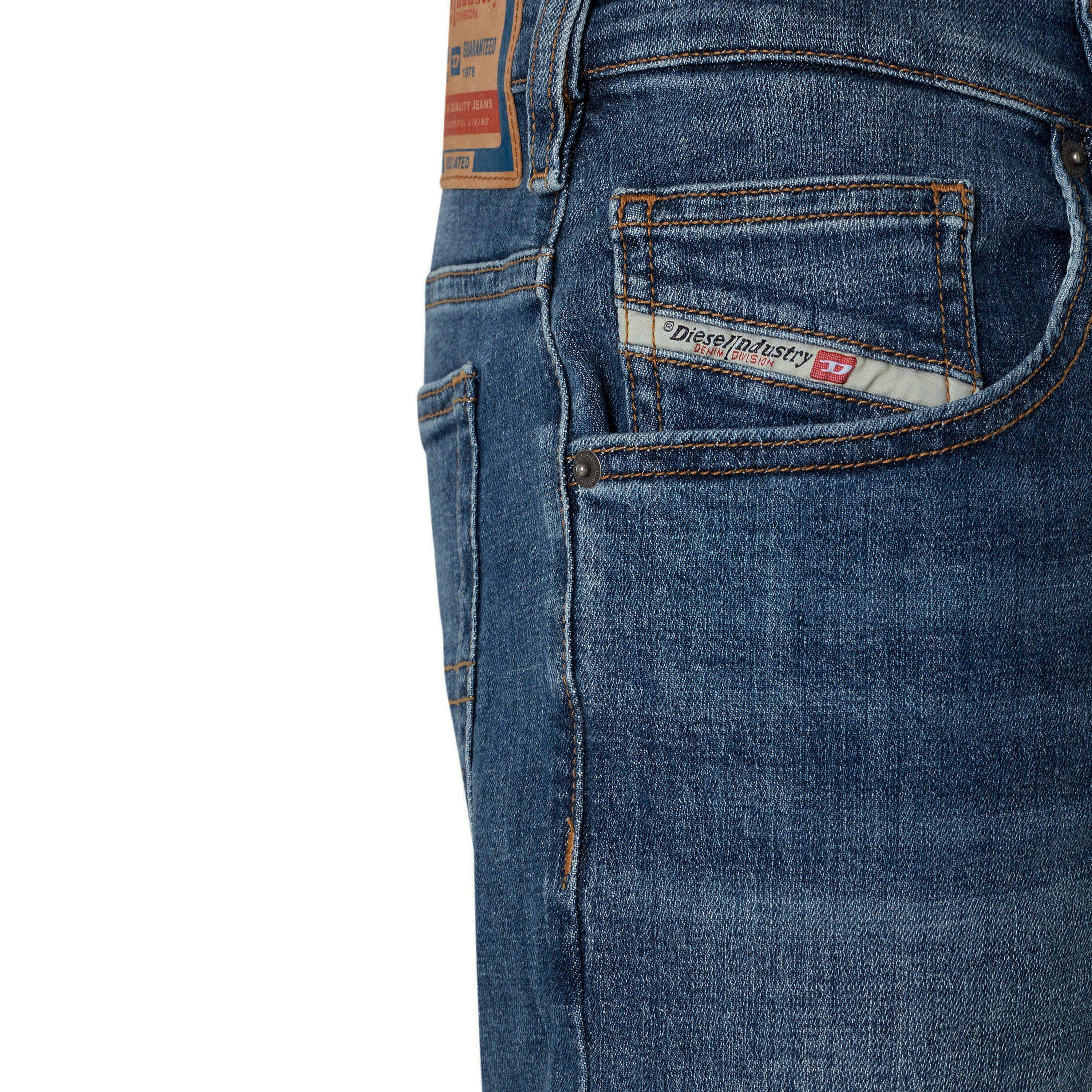 D Yennox Tapered Jeans