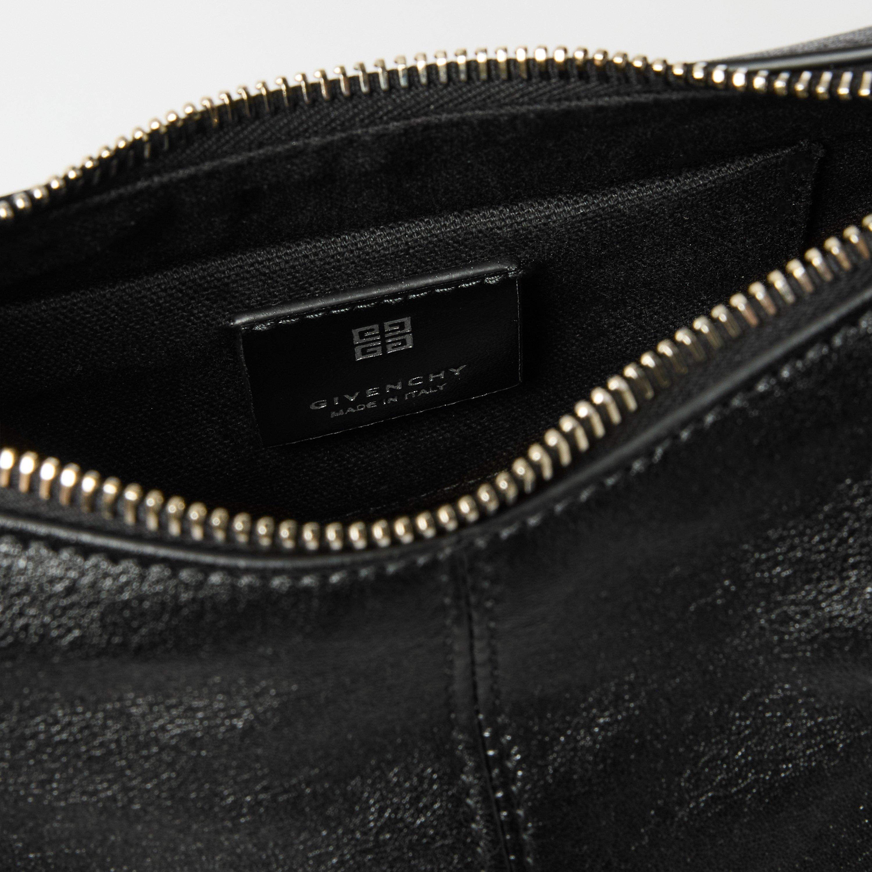 Voyou Shoulder Bags
