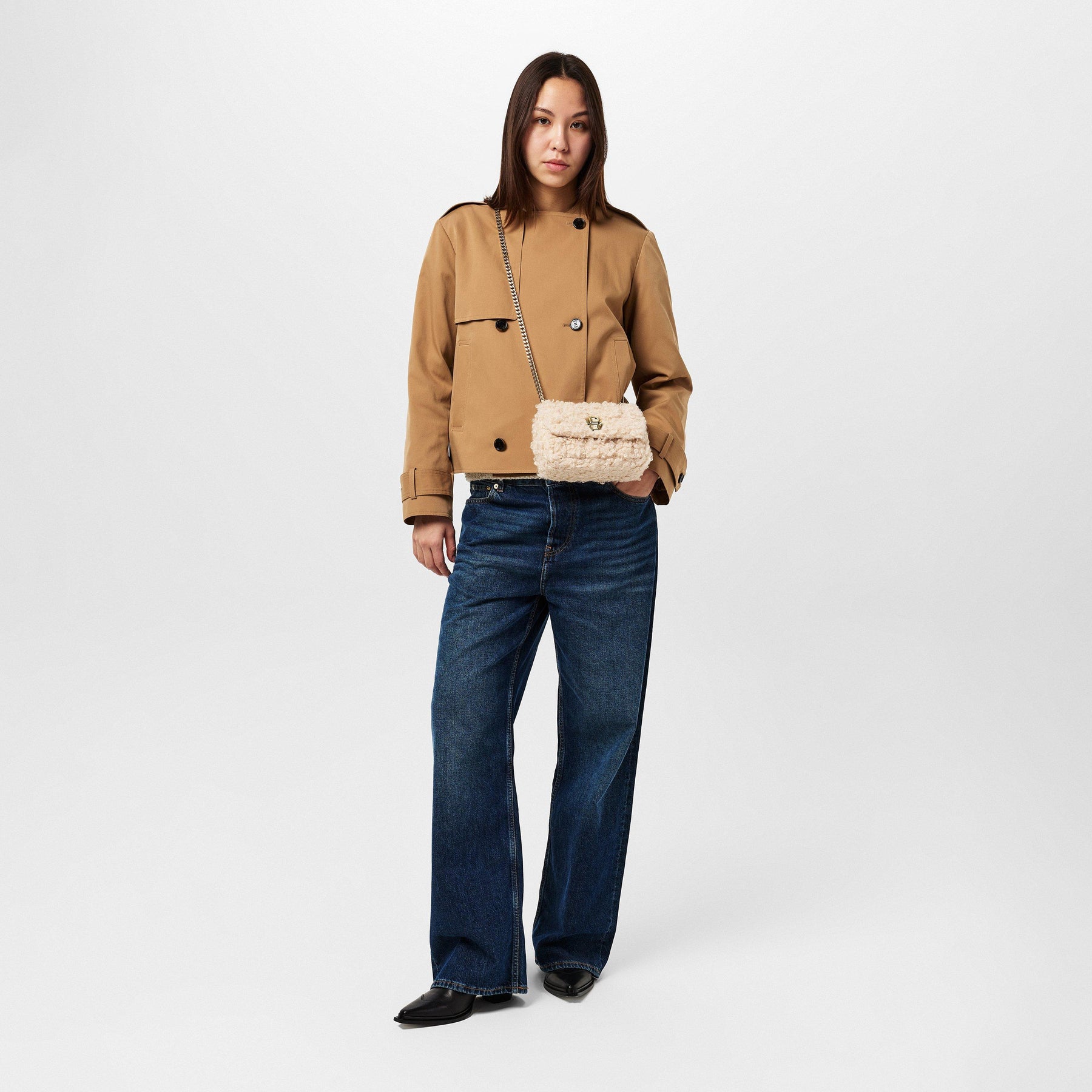 B Icon Shoulder Bag