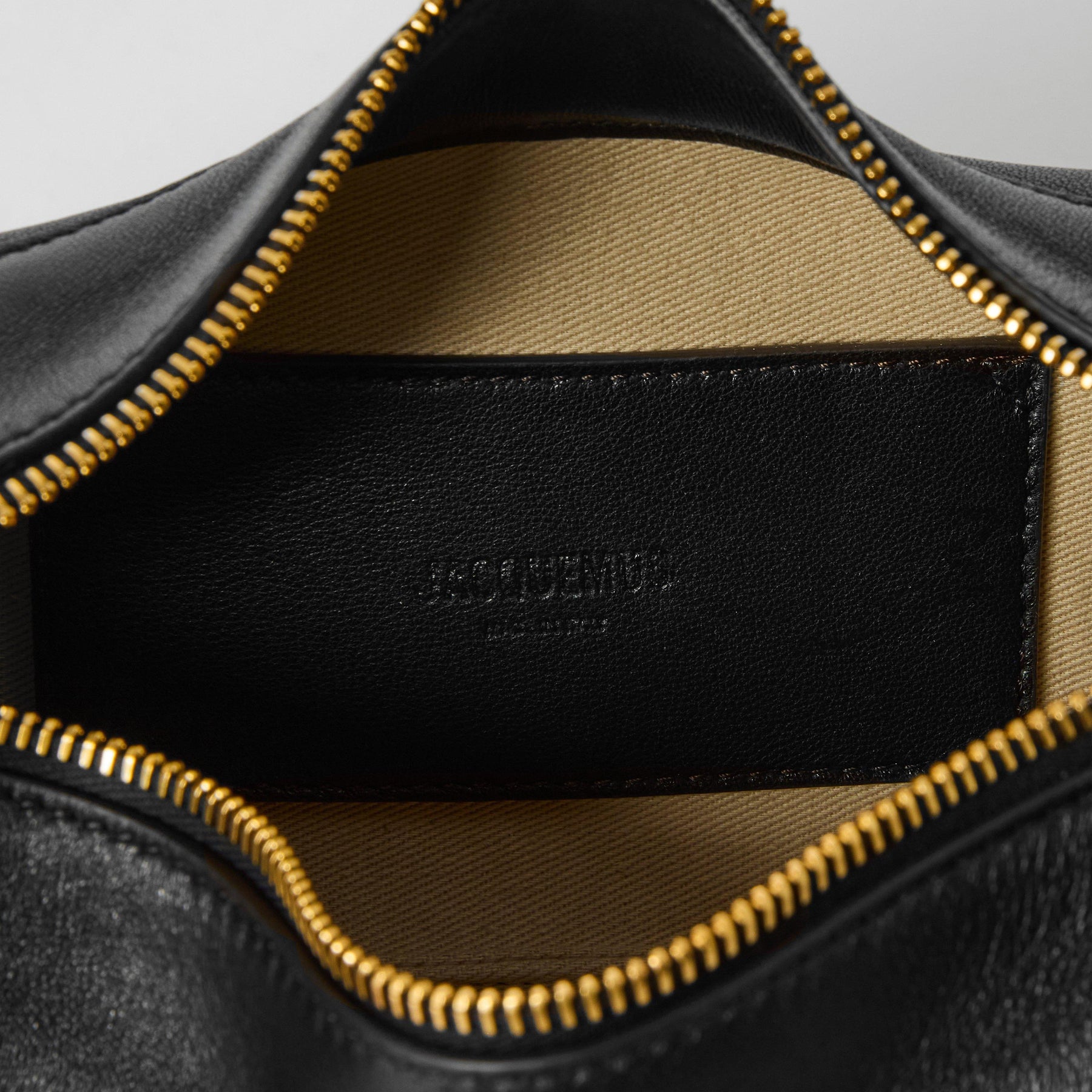 The Large Bisou Perle