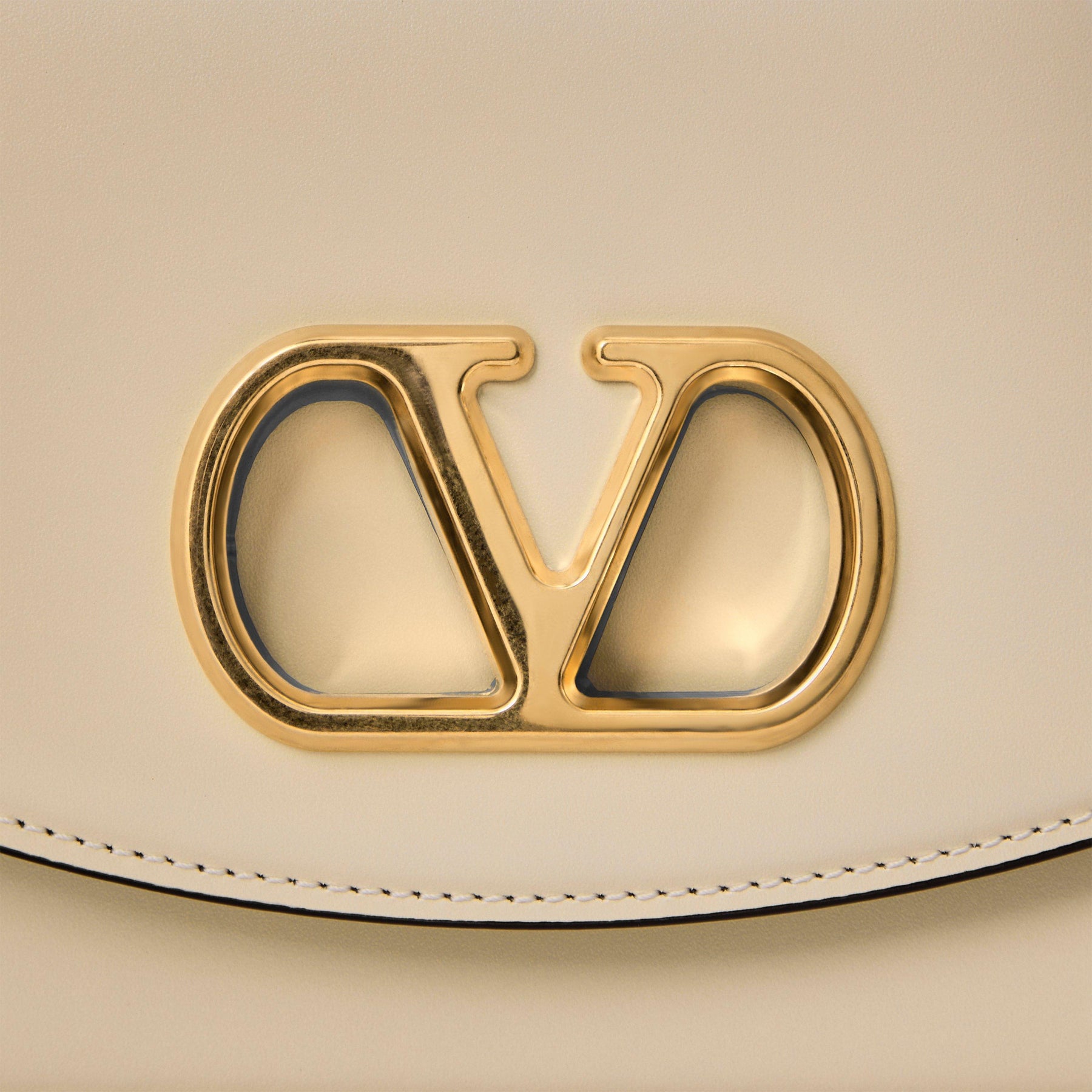 Vlogo Chain Shoulder Bag