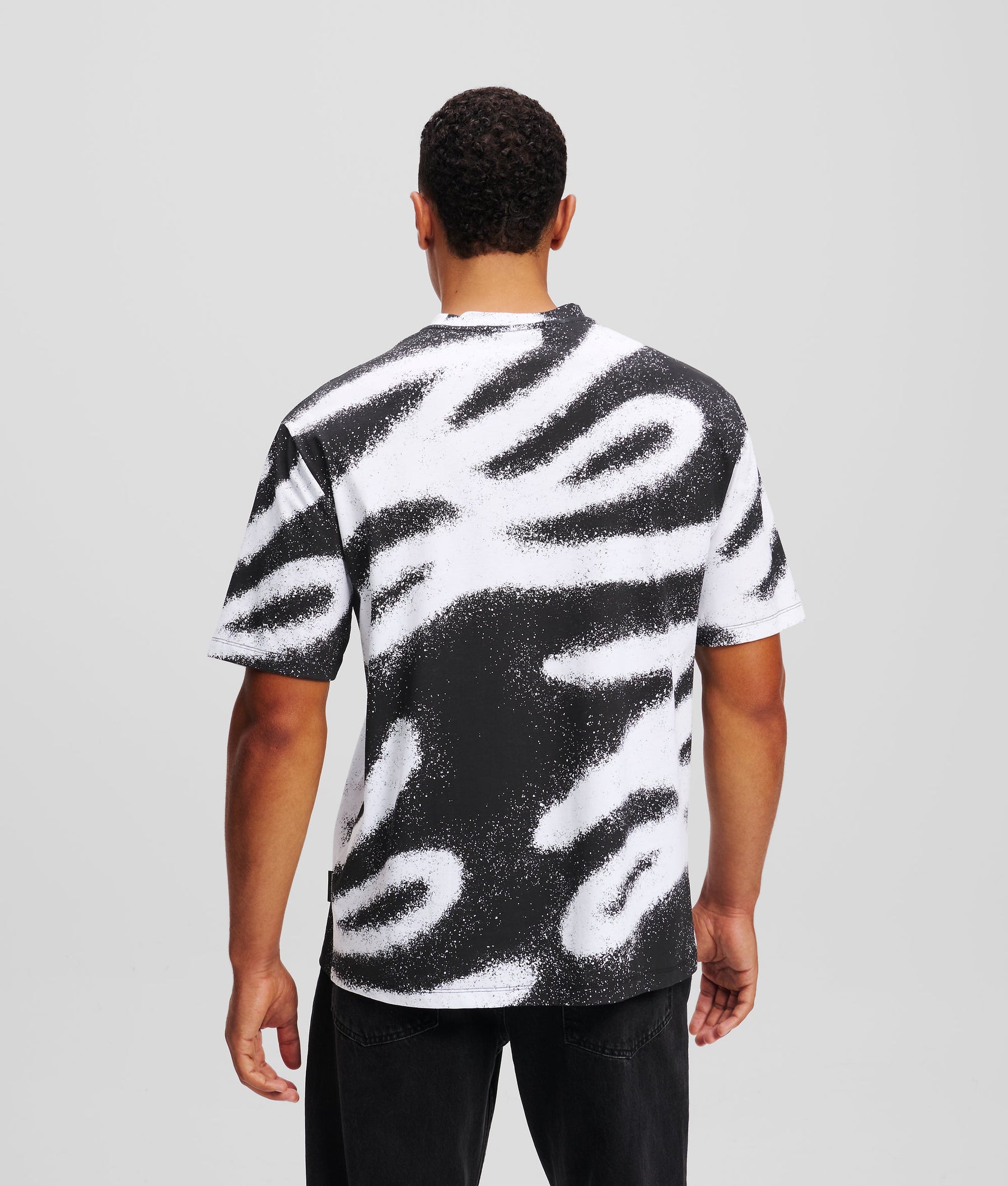 AUTOGRAPH GRAFFITI T-SHIRT