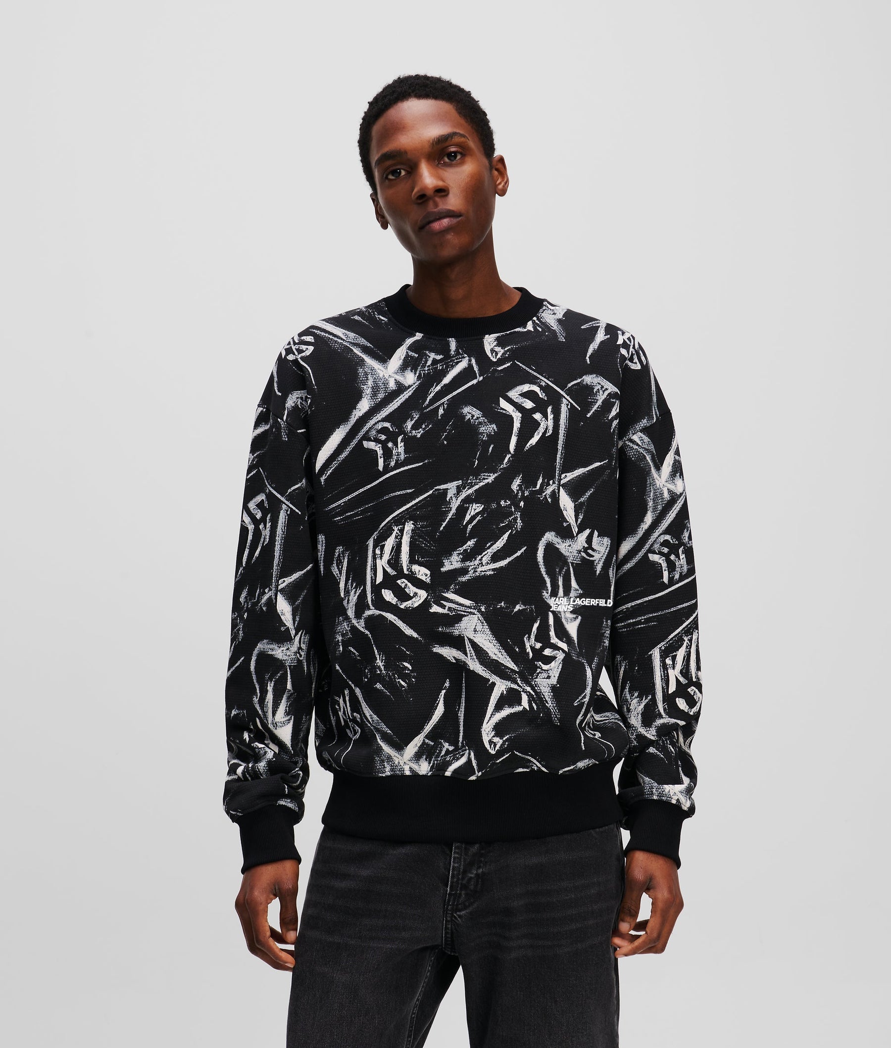 GRAPHIC MONOGRAM SWEATSHIRT