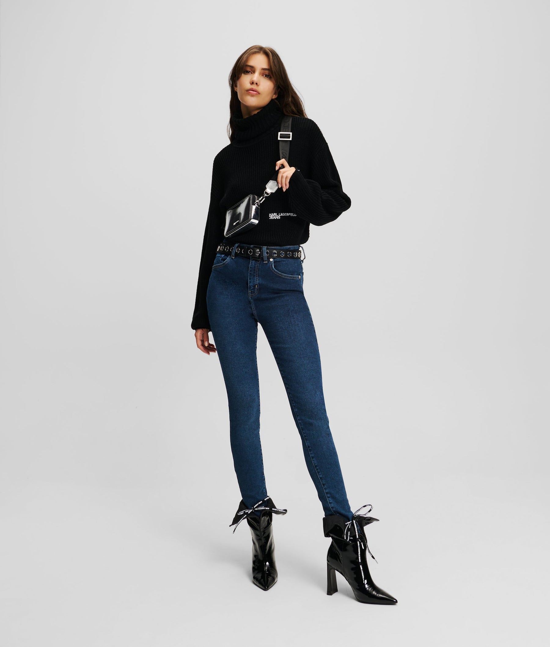 HIGH-RISE SKINNY JEANS
