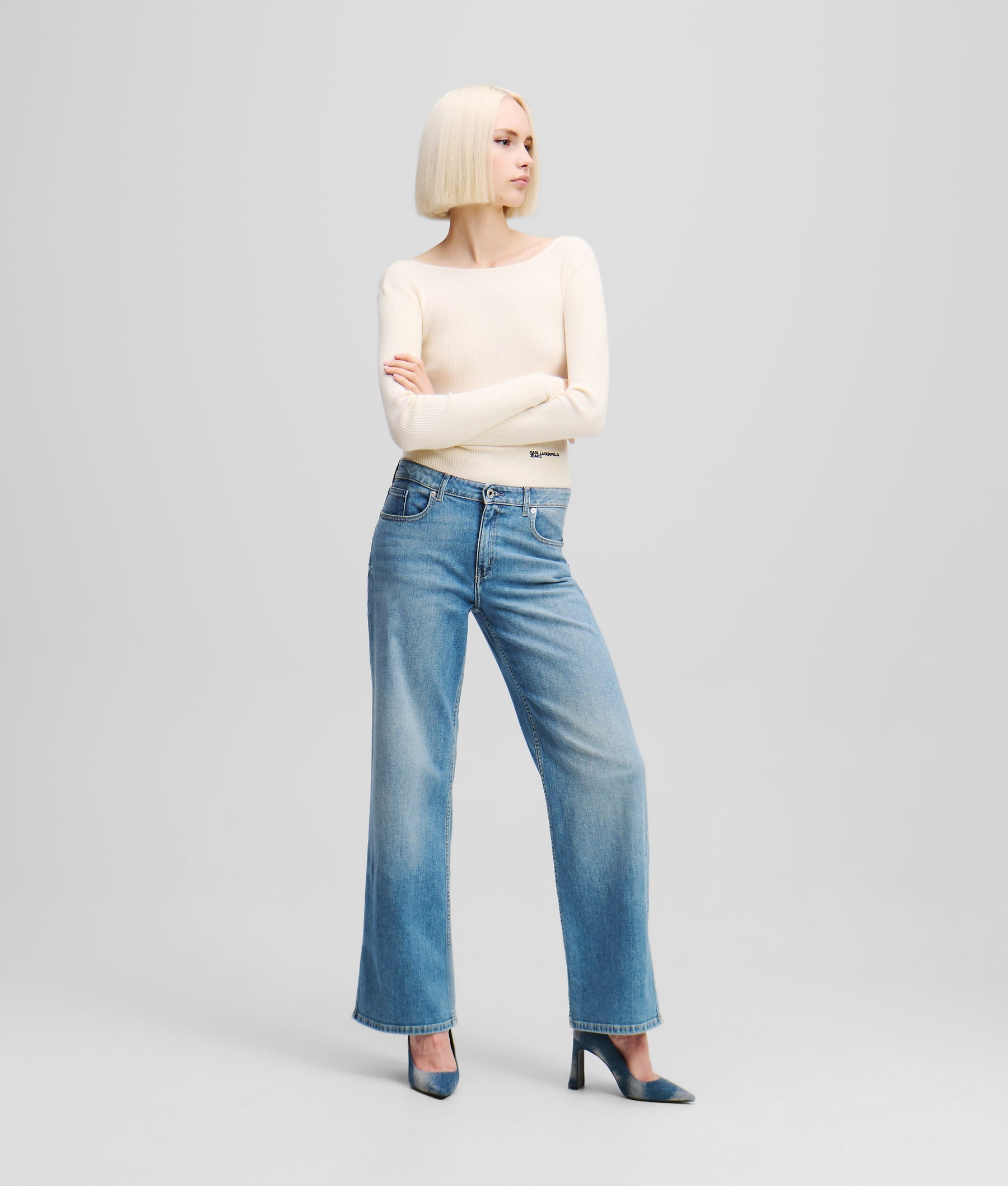 MID-RISE RELAXED JEANS WITH SPLIT HEM