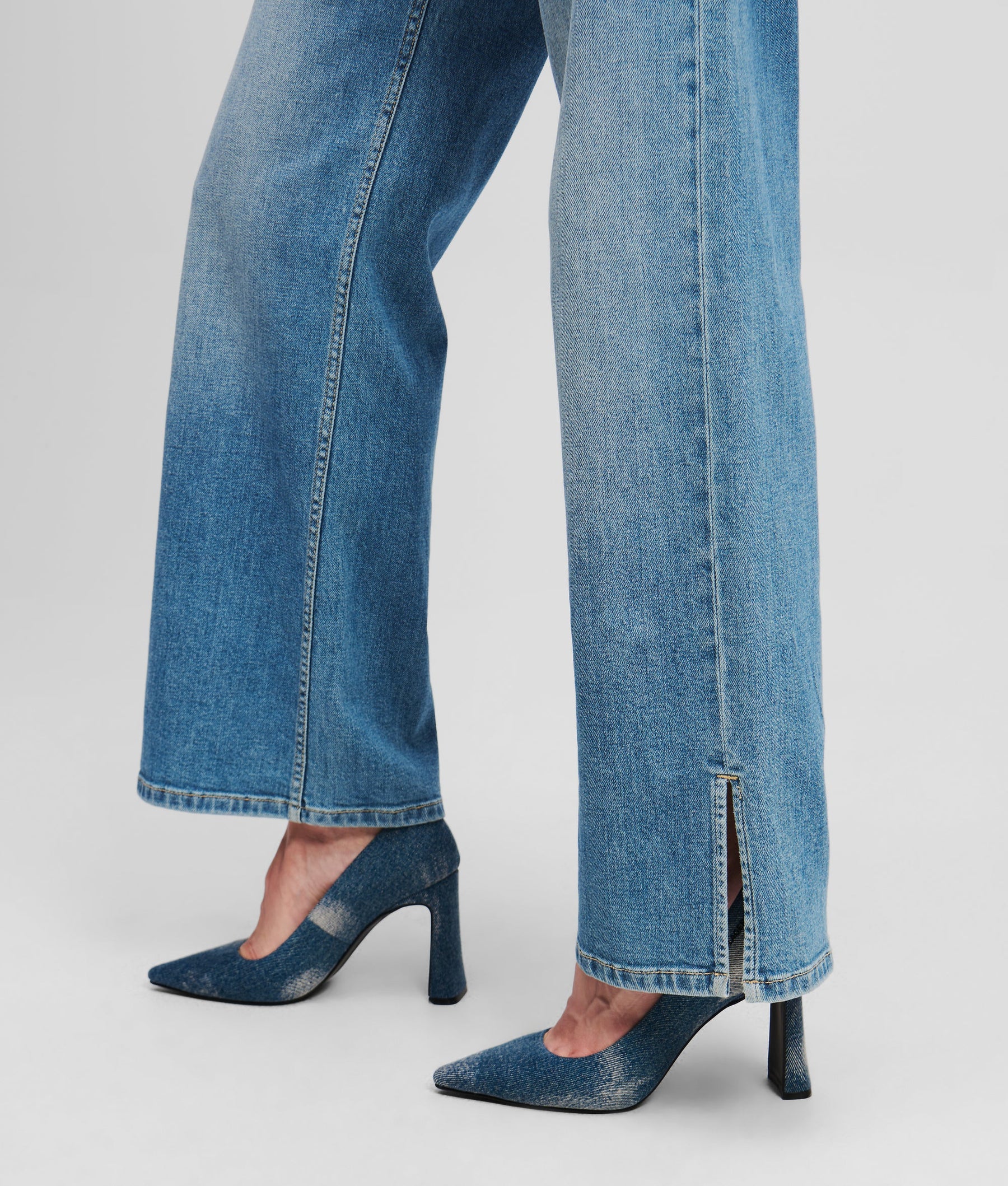 MID-RISE RELAXED JEANS WITH SPLIT HEM