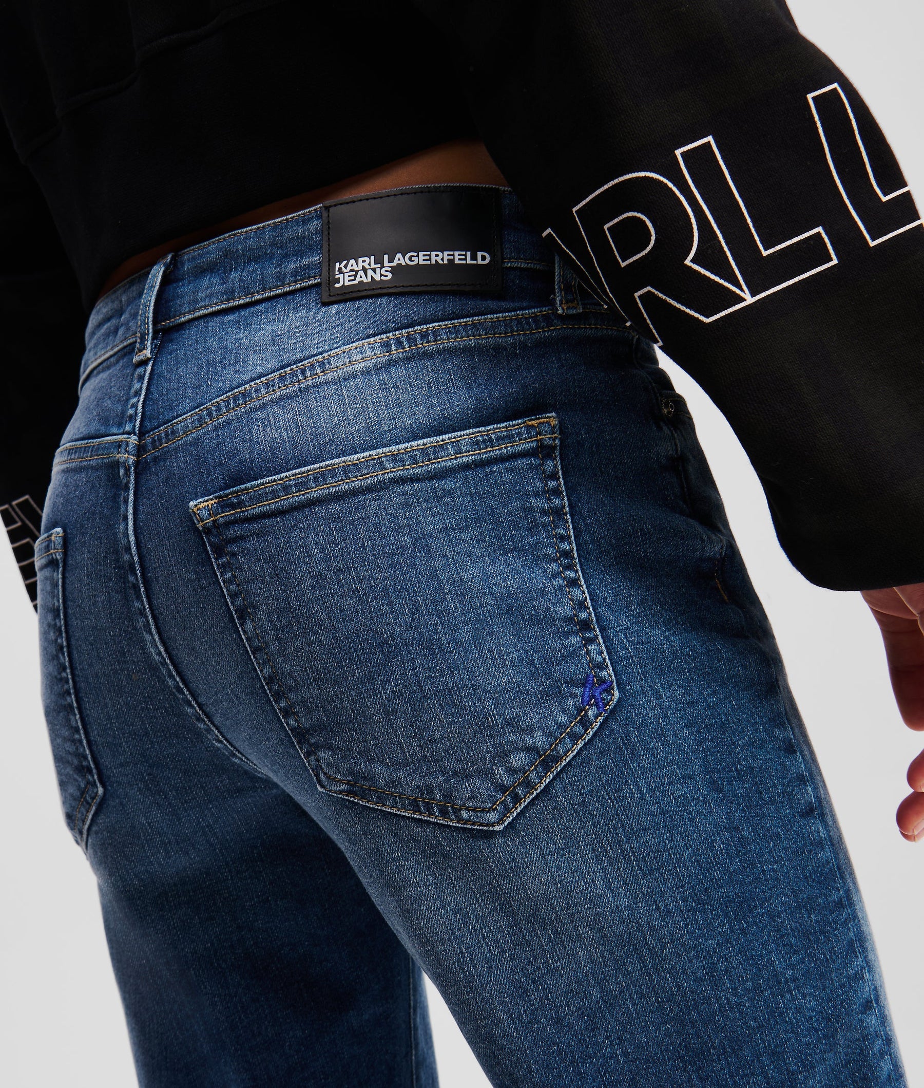MID-RISE SLIM JEANS