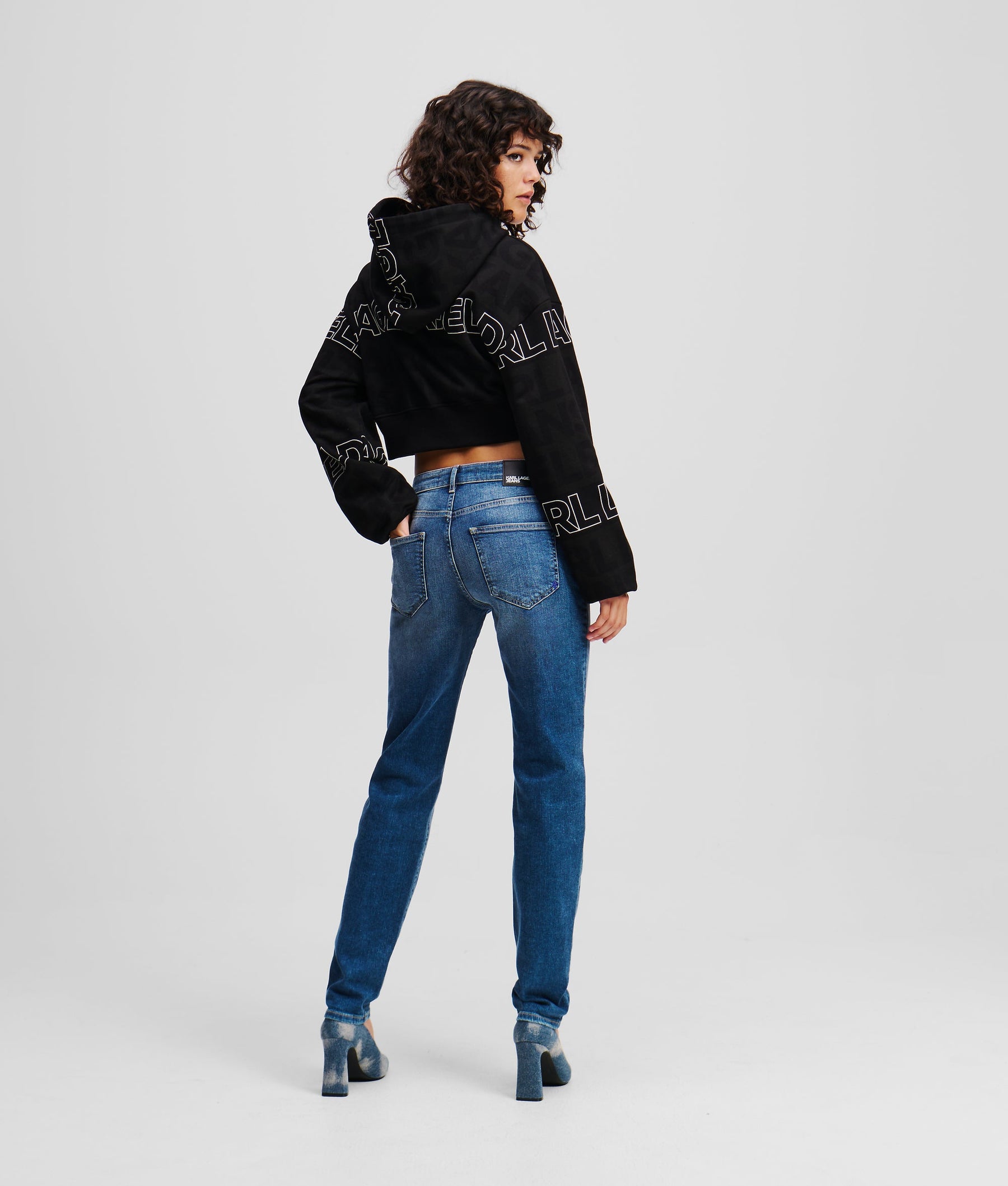 MID-RISE SLIM JEANS