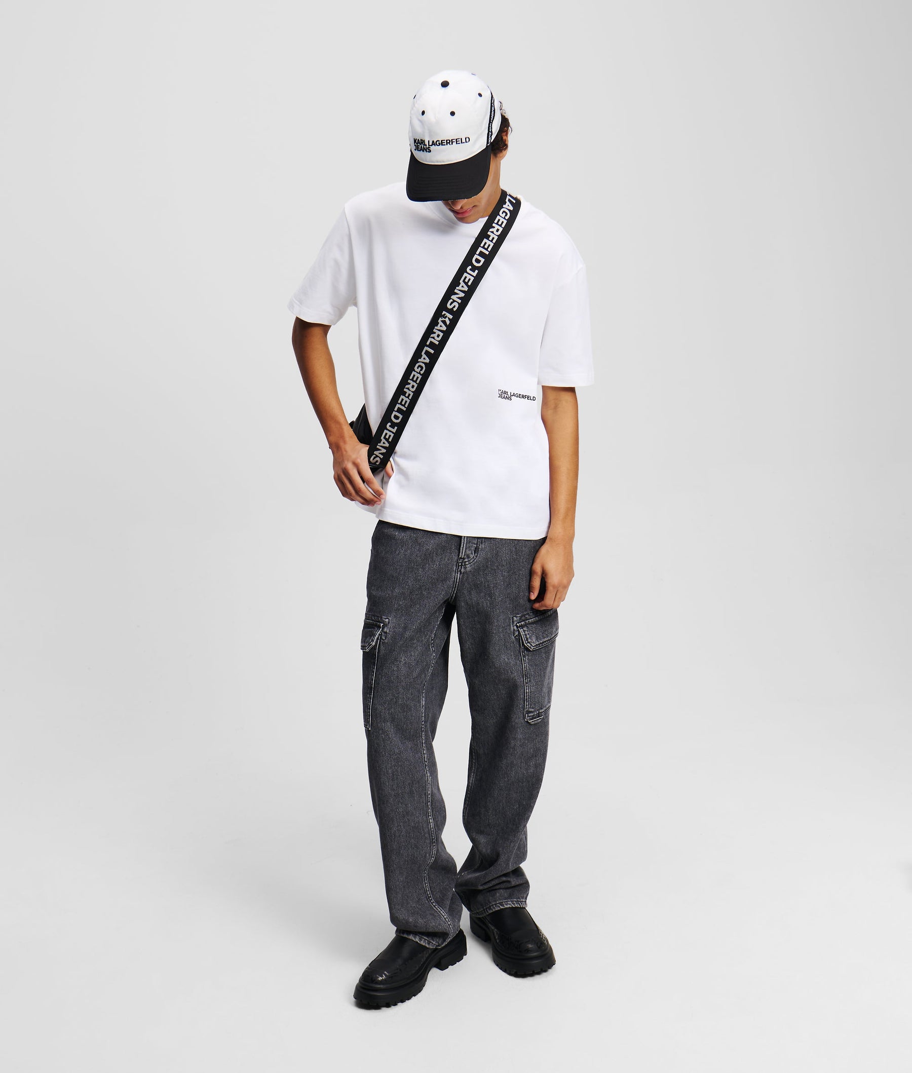 GRAPHIC T-SHIRT