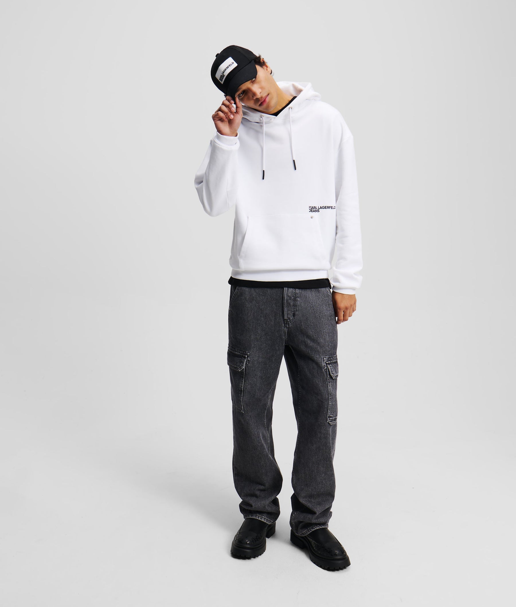 GRAPHIC PRINT HOODIE