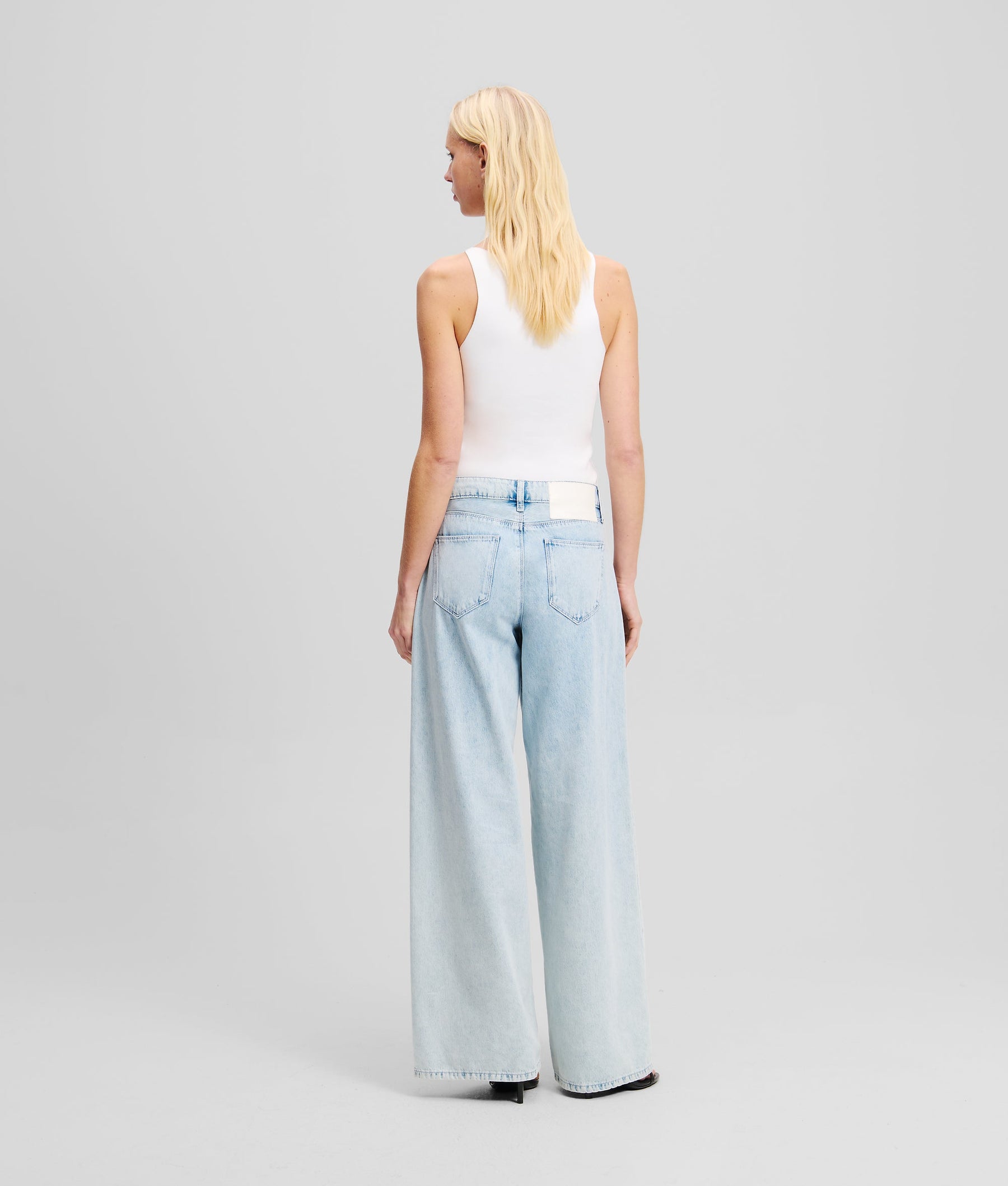 MID-RISE WIDE-LEG JEANS