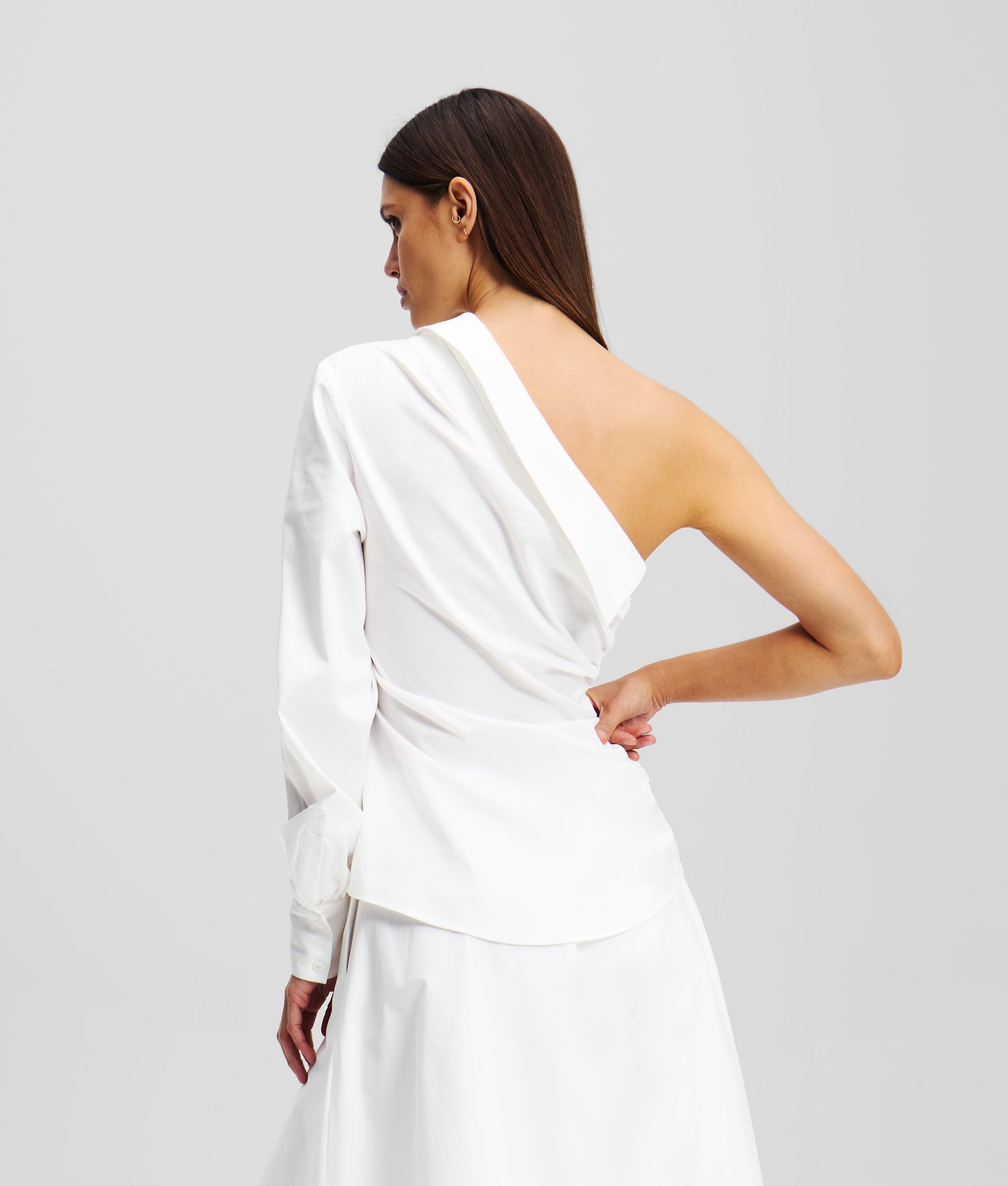ONE-SHOULDER TOP