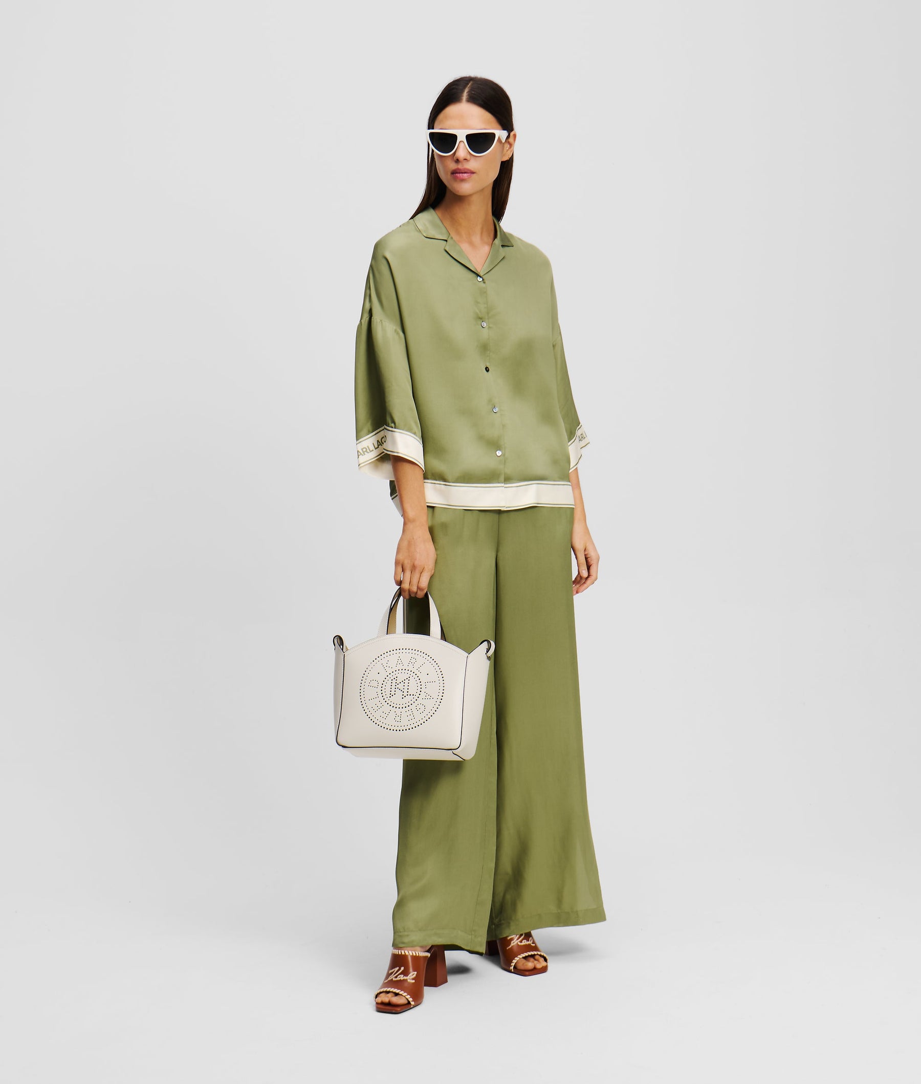 SHORT-SLEEVED BLOUSE