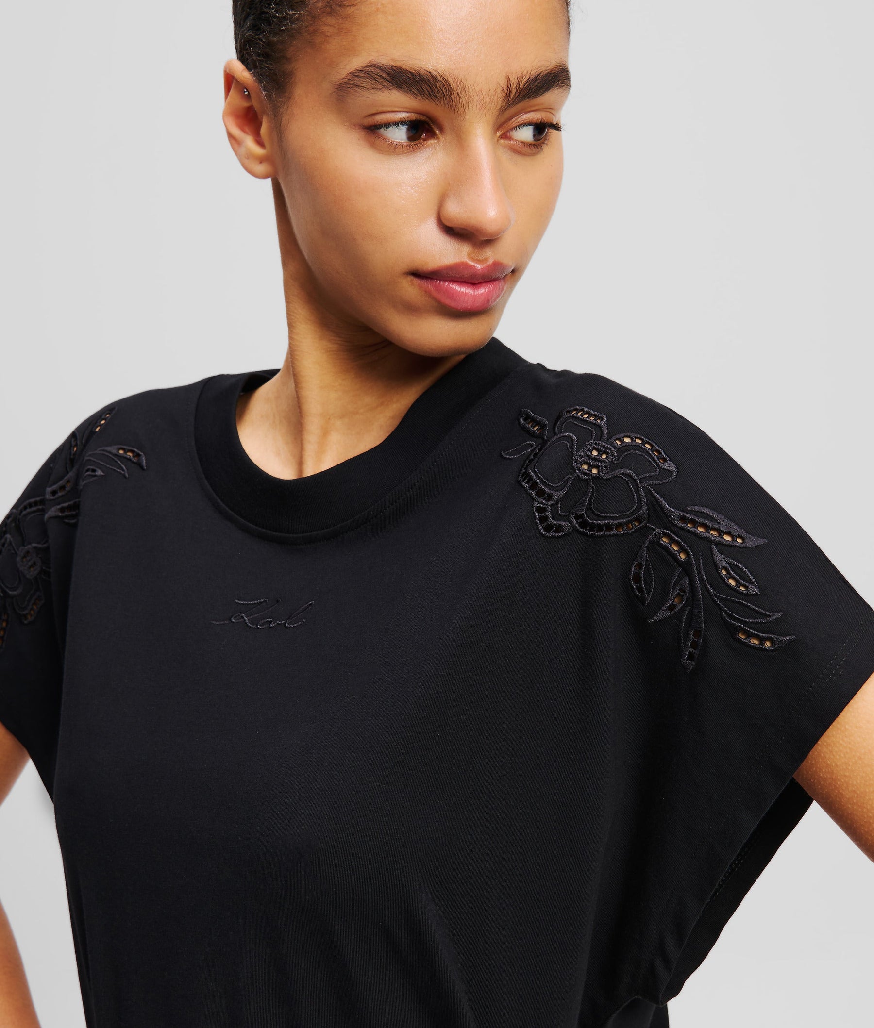 ORCHID EMBROIDERY T-SHIRT