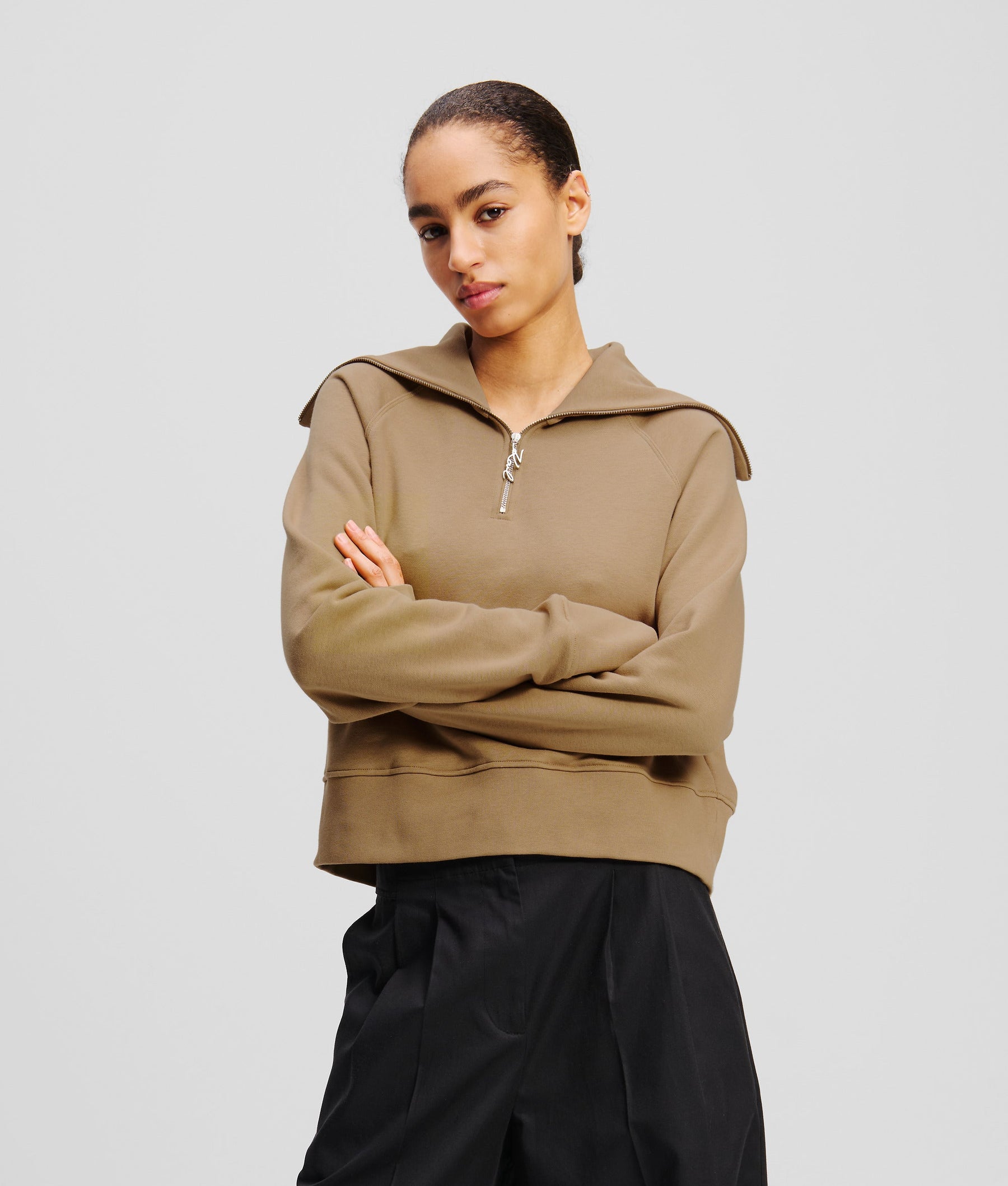 HALF-ZIP SWEATSHIRT