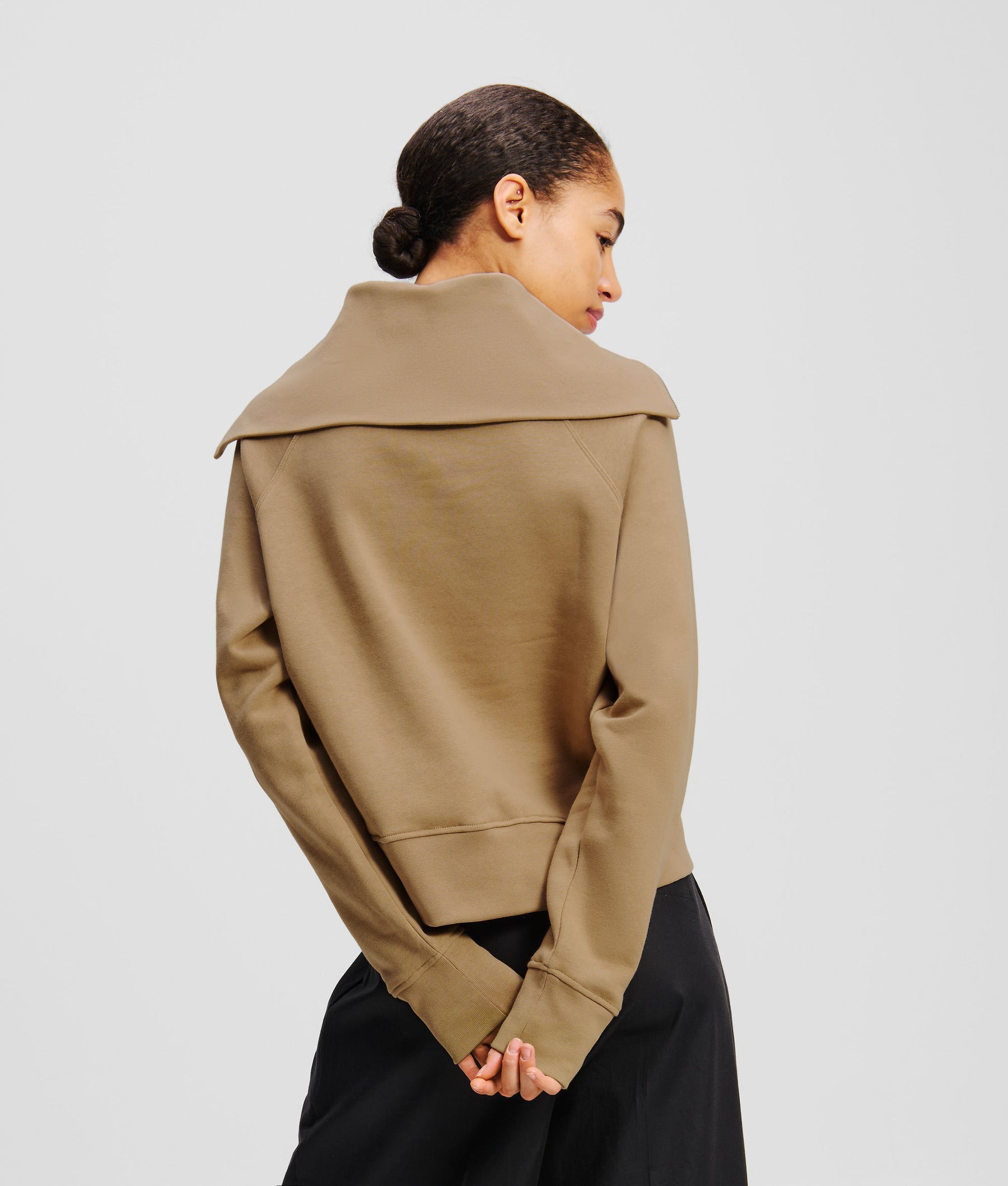 HALF-ZIP SWEATSHIRT