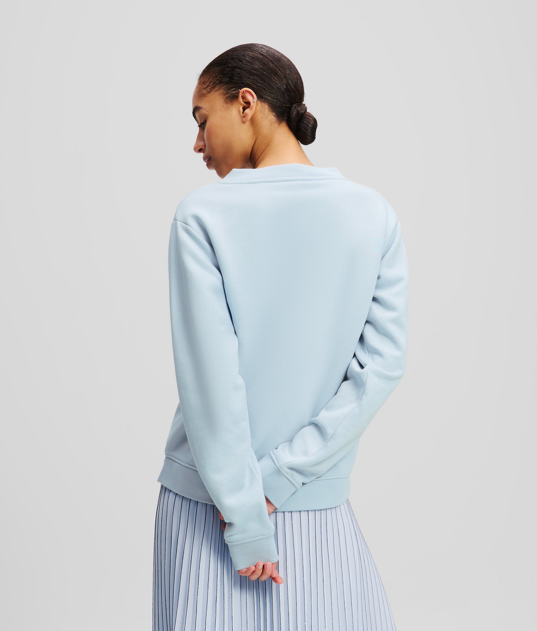 V-NECK SWEATSHIRT