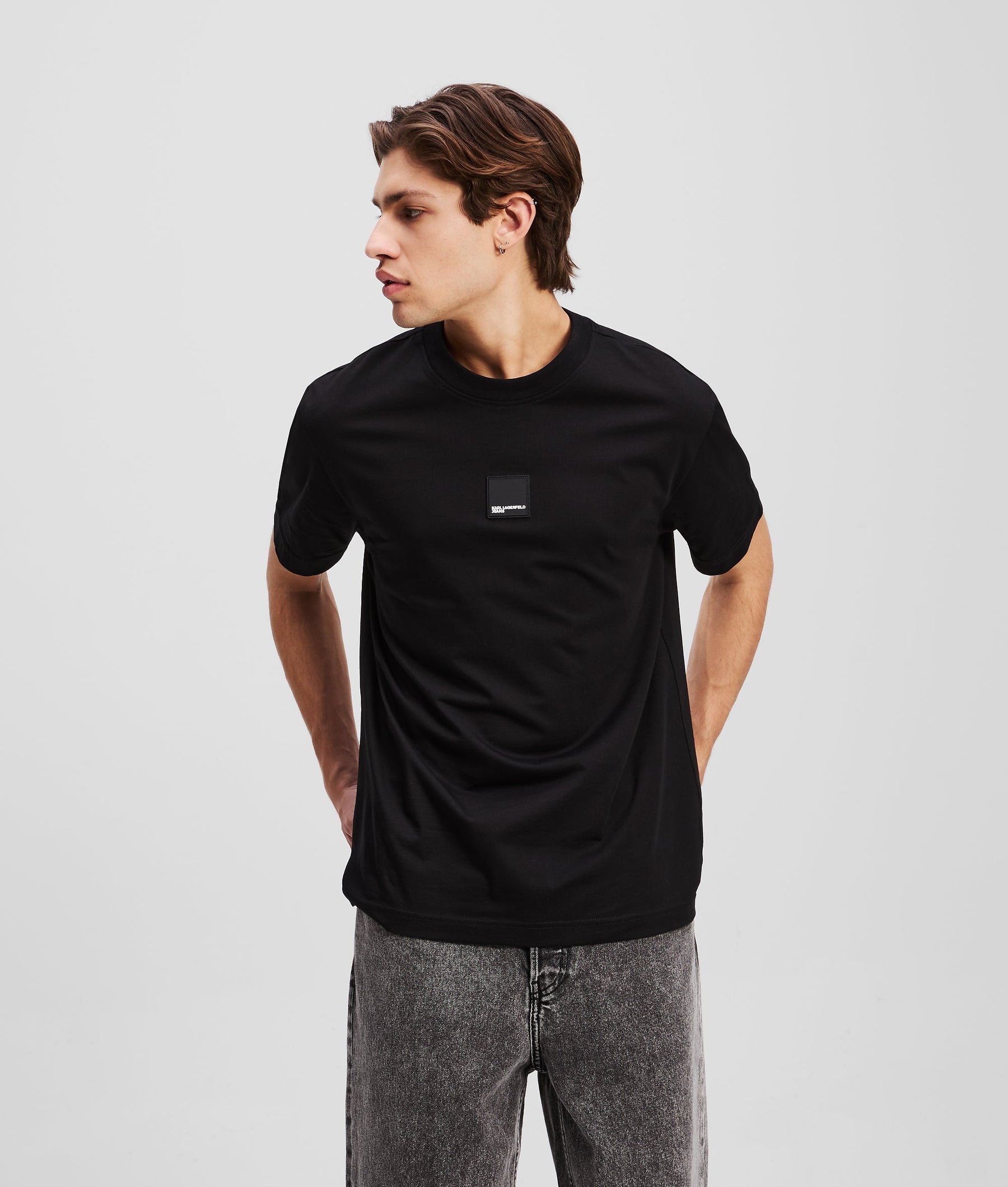 GRAPHIC T-SHIRT