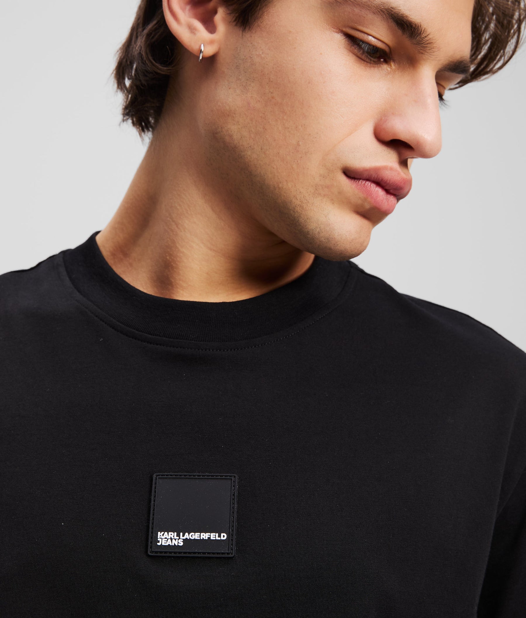 GRAPHIC T-SHIRT
