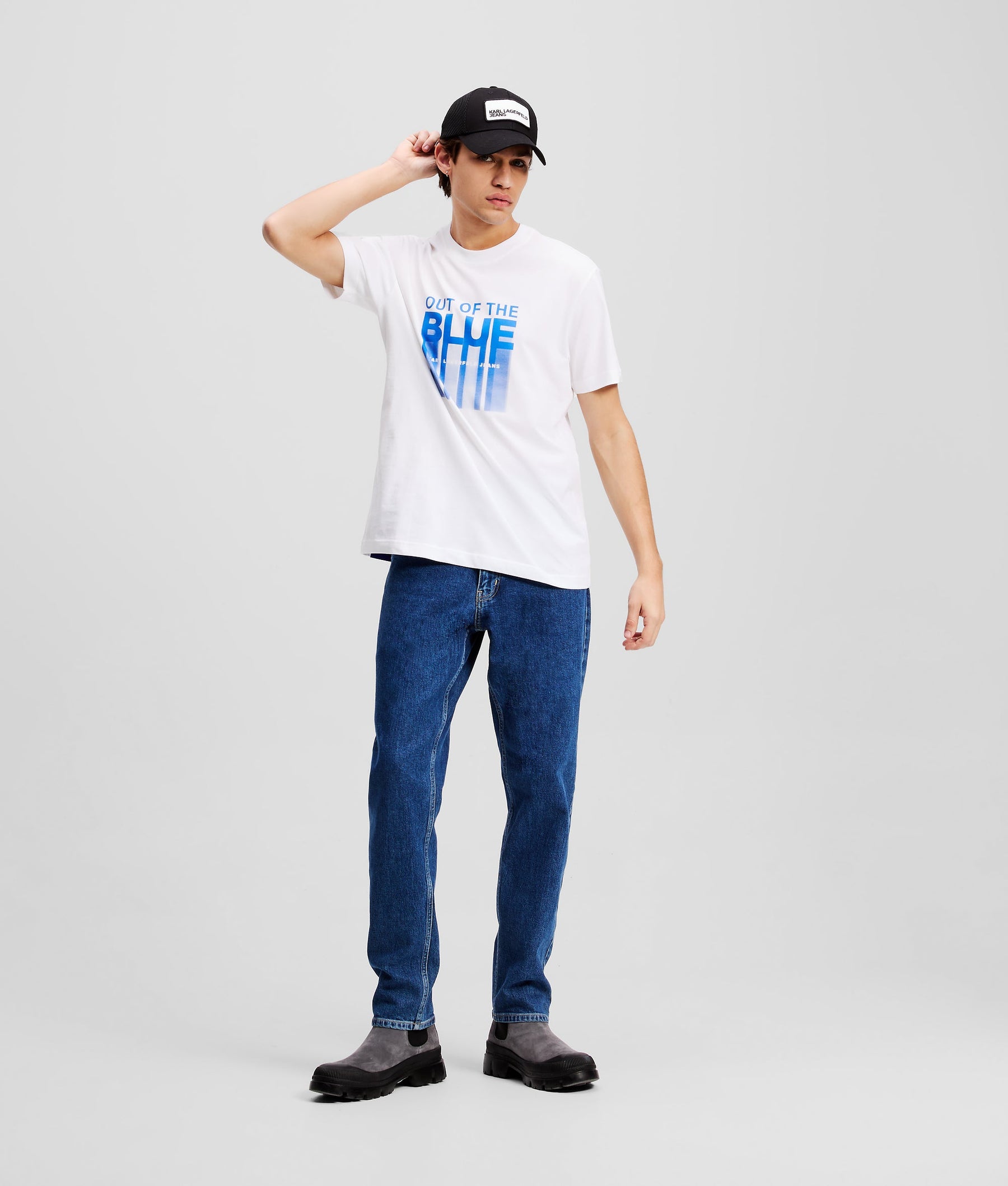 OUT OF THE BLUE GRAPHIC T-SHIRT