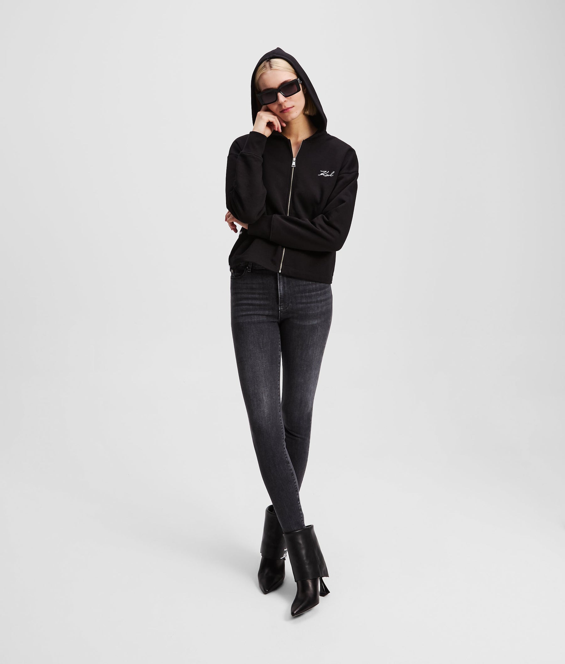 SIGNATURE ZIP-UP HOODIE