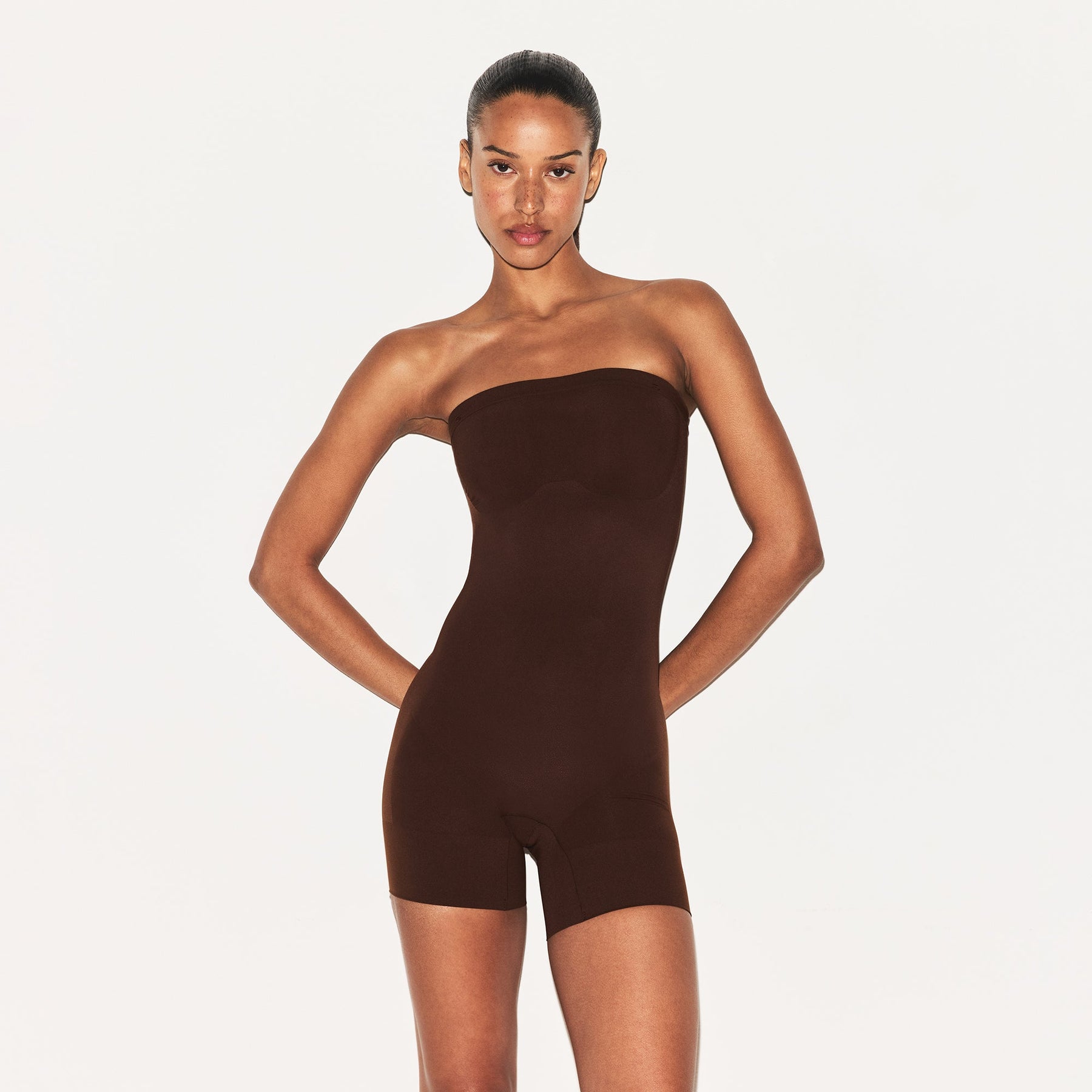 SHEER SEAMLESS STRAPLESS SHORTIE BODYSUIT | COCOA