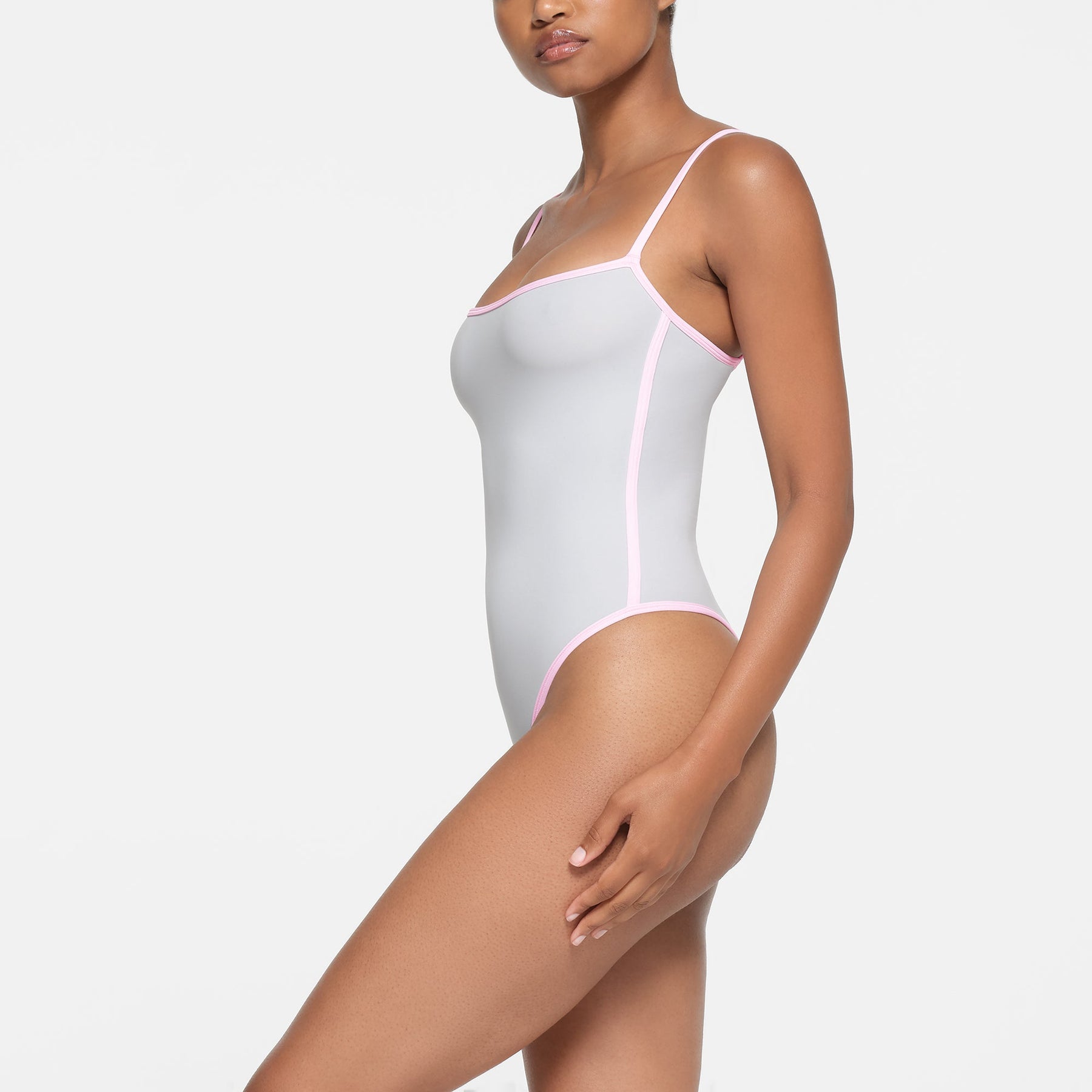 FITS EVERYBODY CONTRAST TRIM SCOOP NECK BODYSUIT | PLATINUM