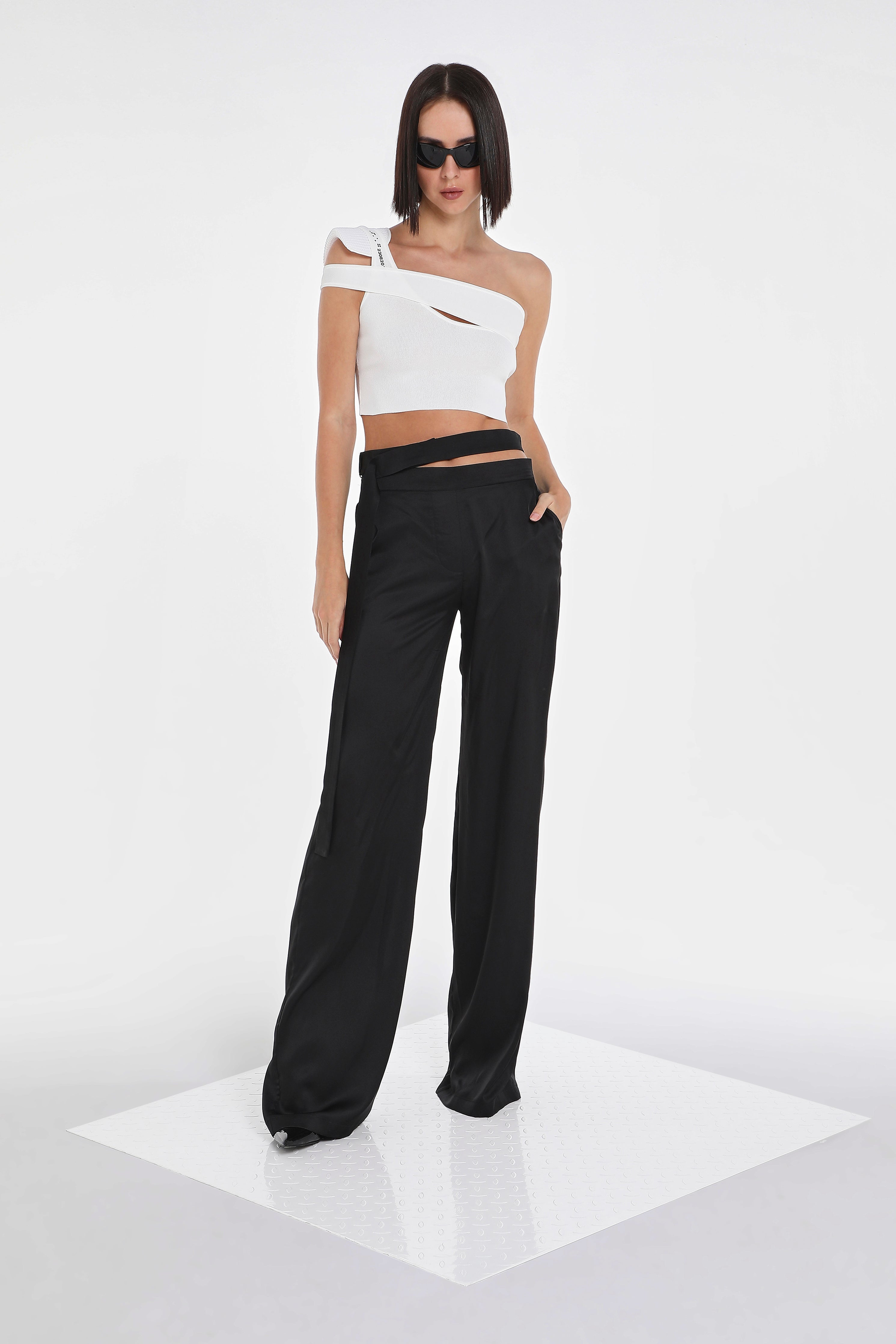 CROSSOVER ONE SHOULDER TOP W/ SHOULDER PAD