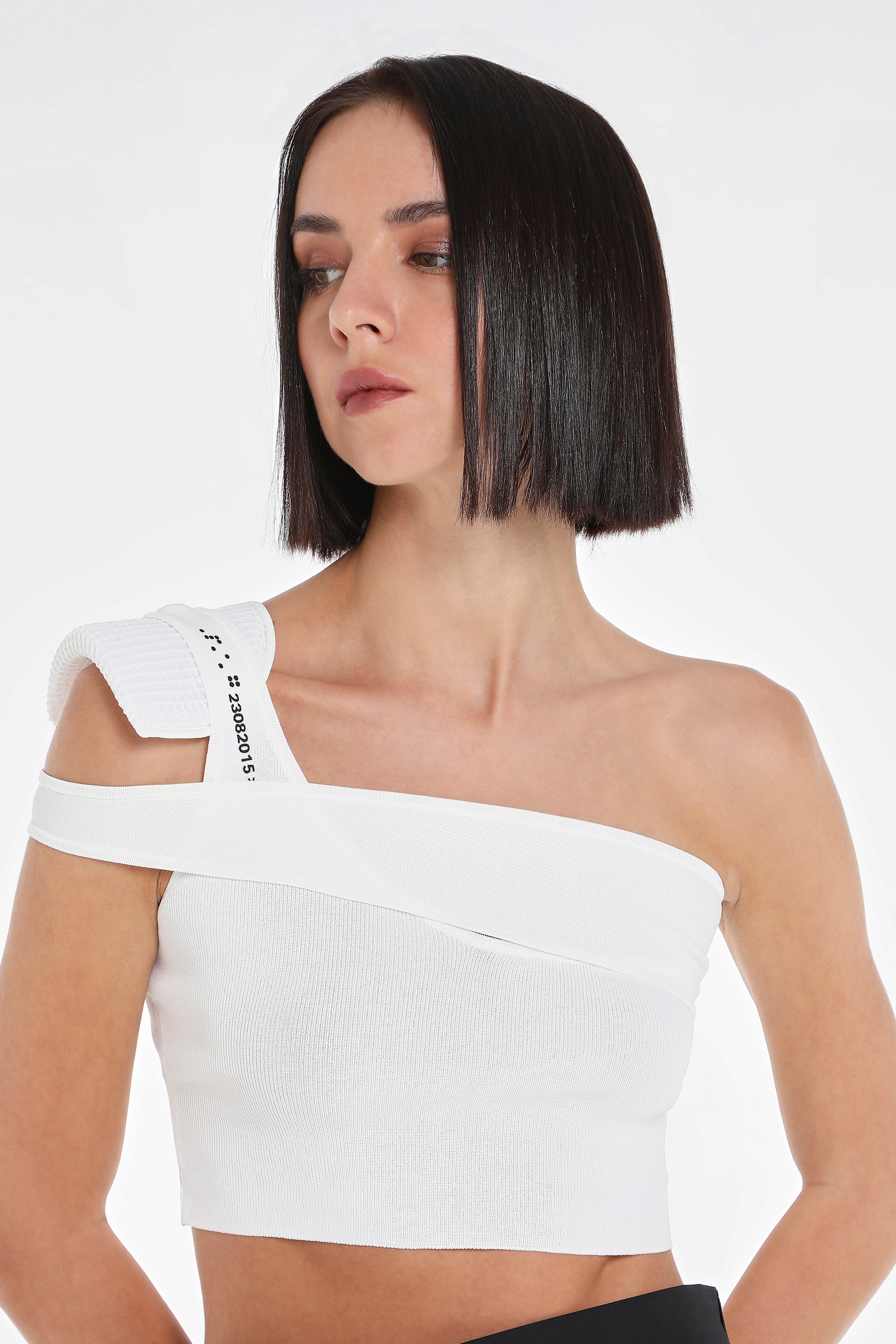 CROSSOVER ONE SHOULDER TOP W/ SHOULDER PAD